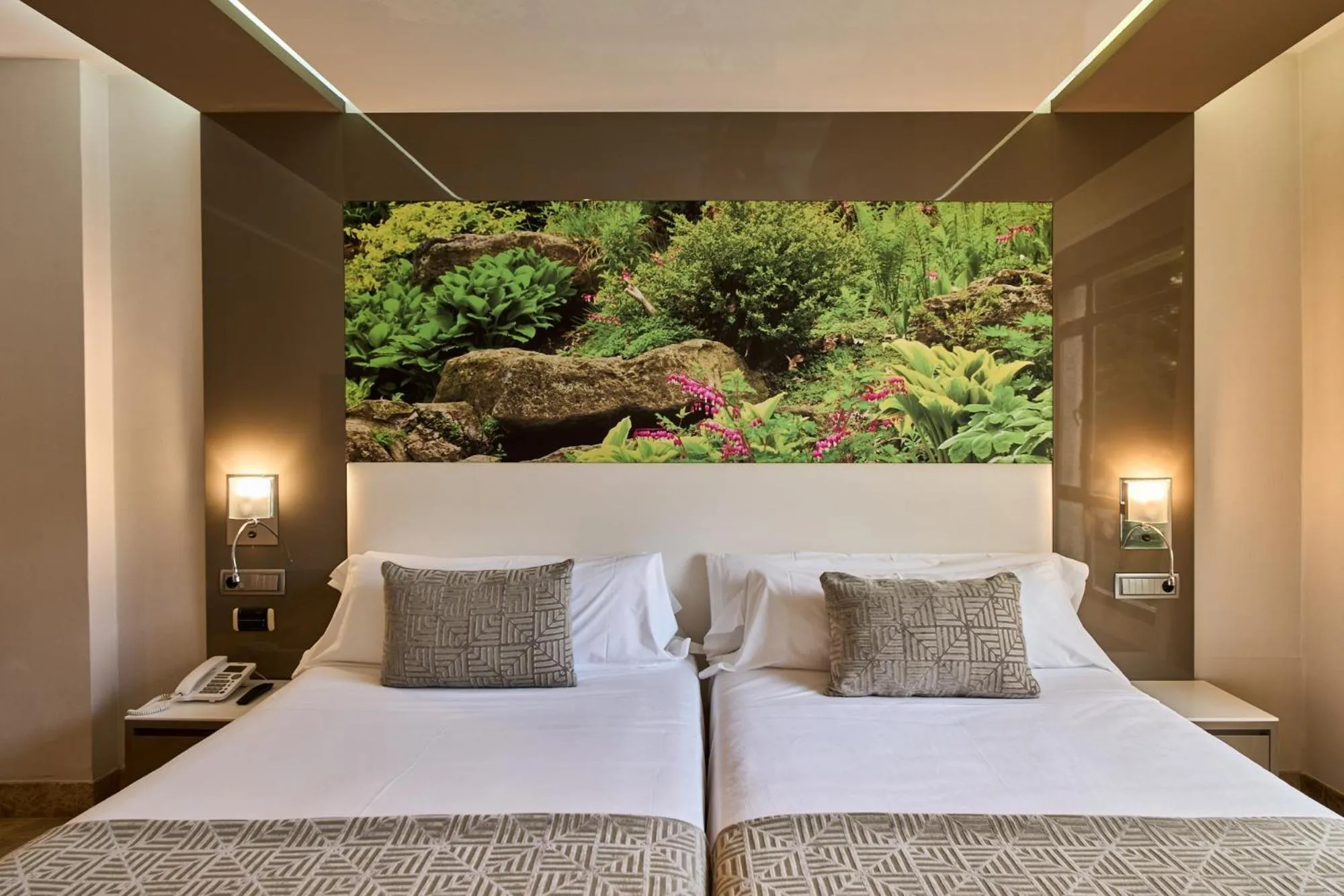 Photo of the whole room, Bed in VP Madroño