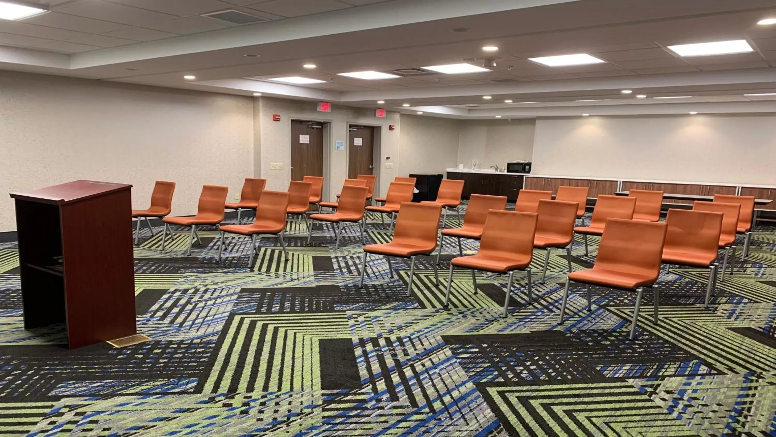 Meeting/conference room in Holiday Inn Express & Suites - Middletown, an IHG Hotel