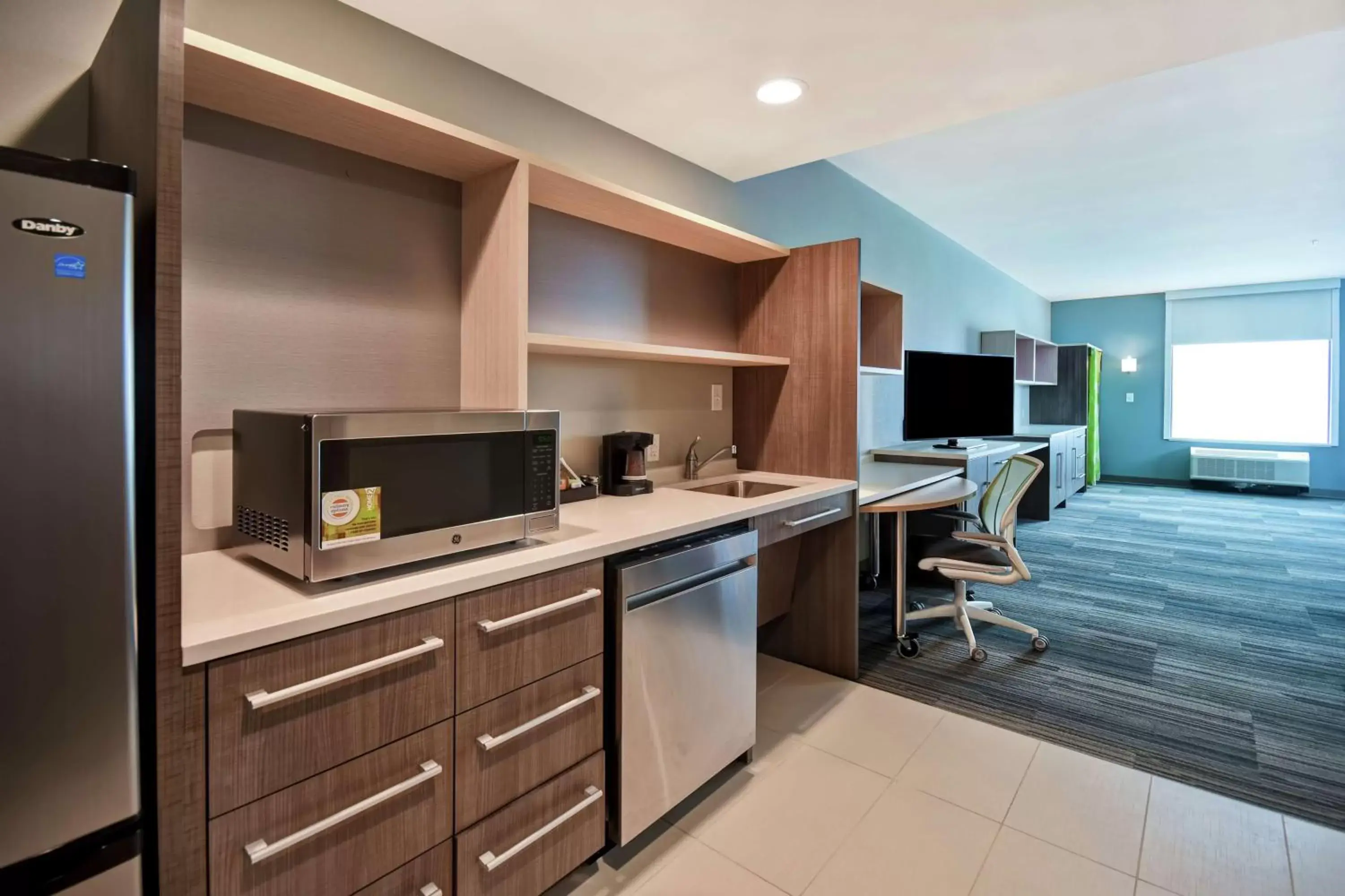 Bedroom, Kitchen/Kitchenette in Home2 Suites By Hilton Shreveport