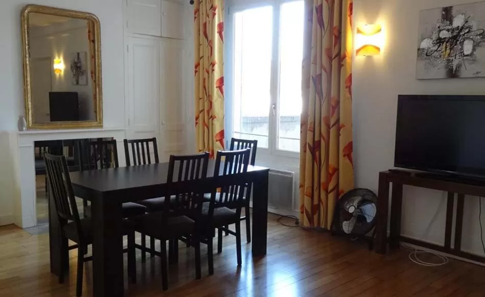 Dining Area in ApartHotel François 1er - 16ème