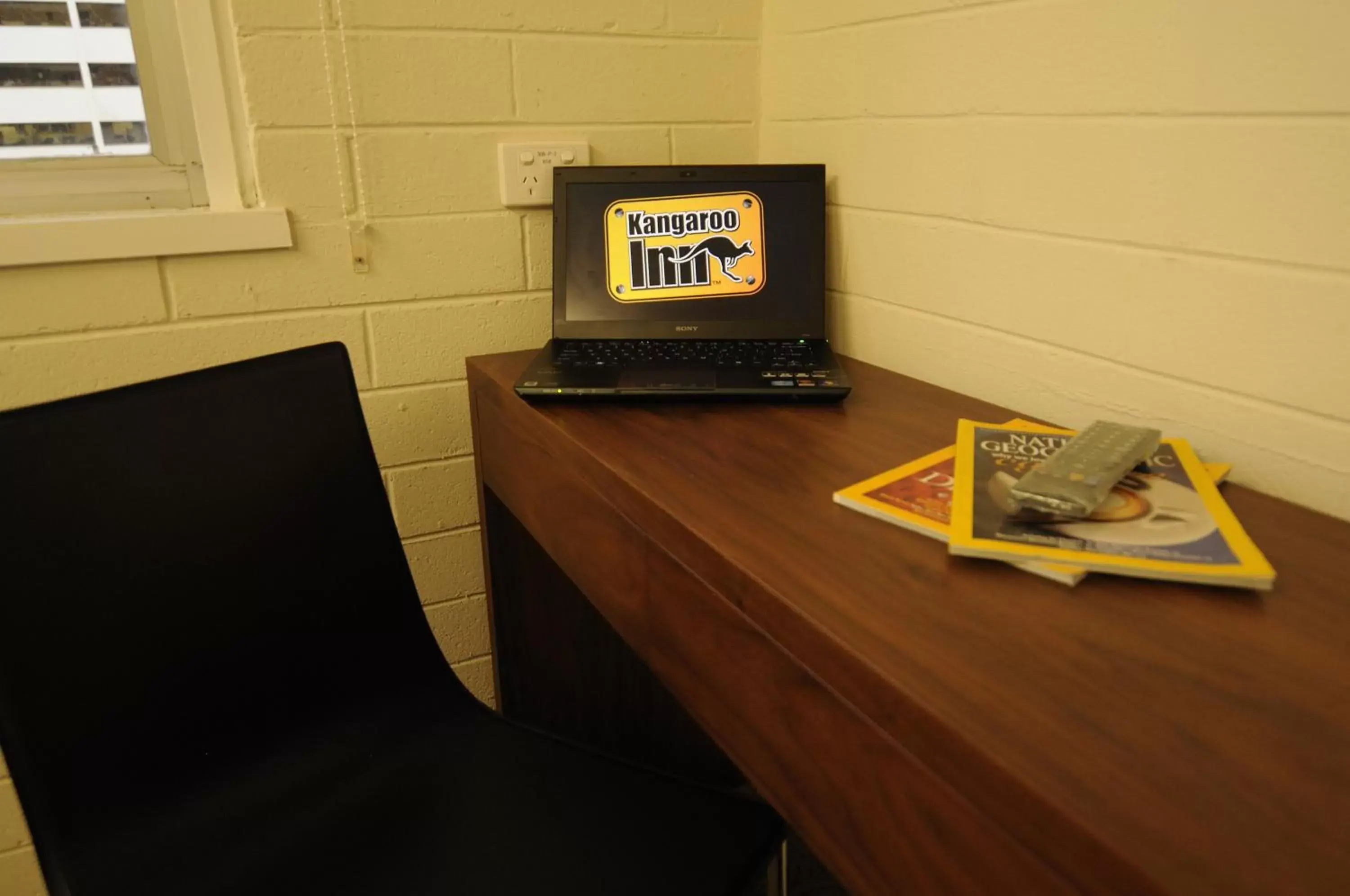 Seating area, TV/Entertainment Center in Kangaroo Inn