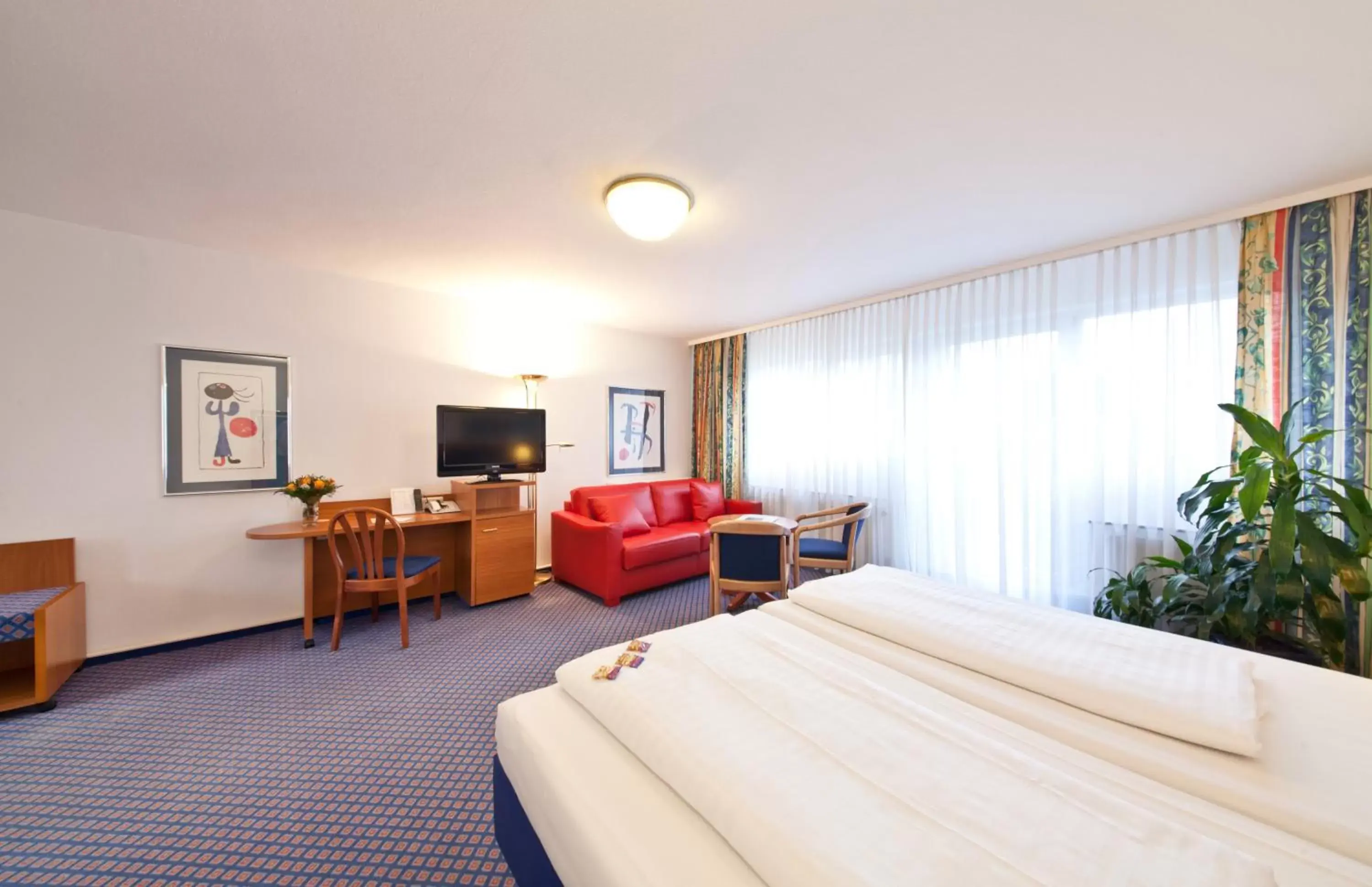 TV and multimedia in Novum Hotel Boulevard Stuttgart City