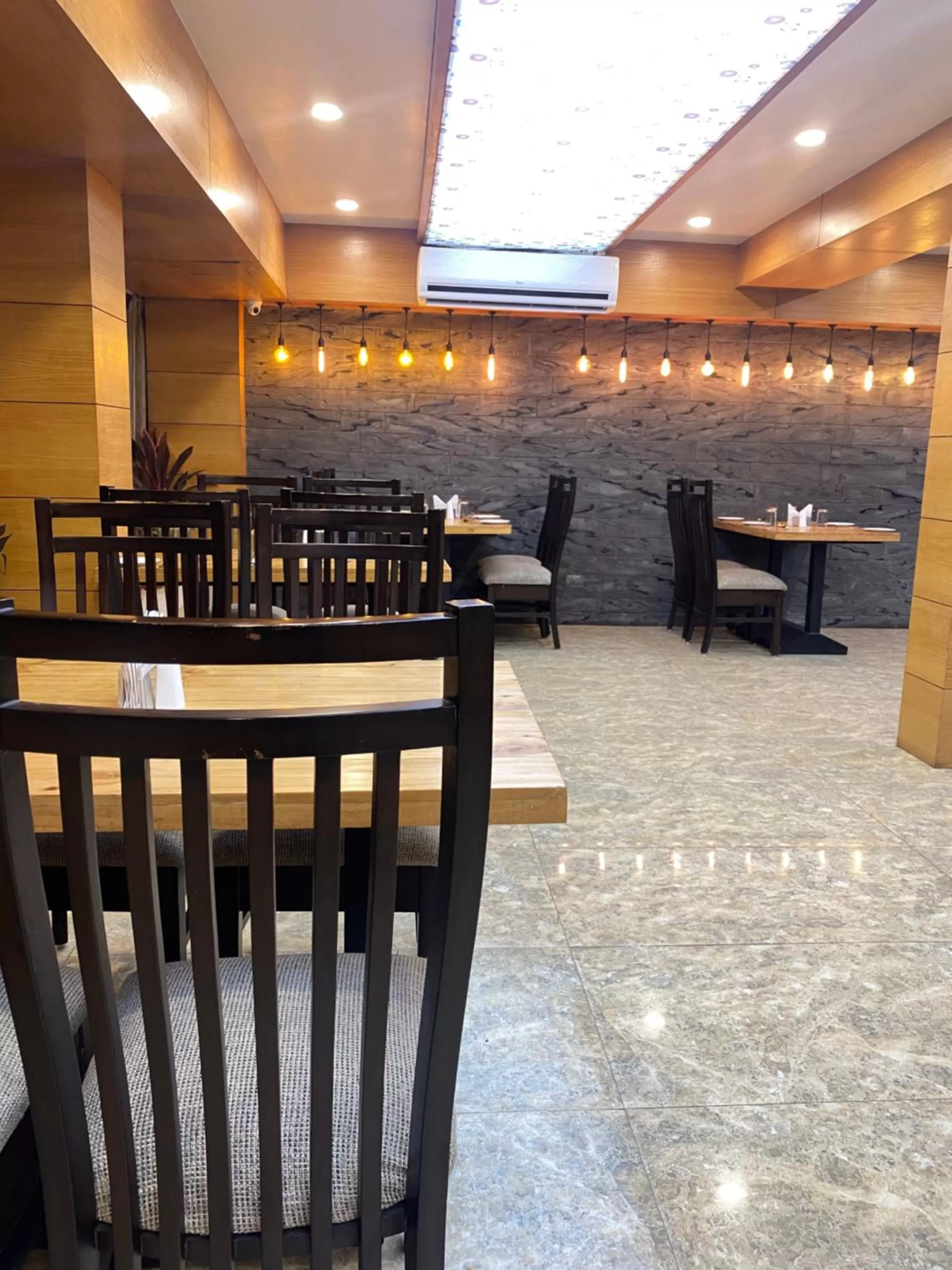 Restaurant/places to eat in Hotel Aditya Residency