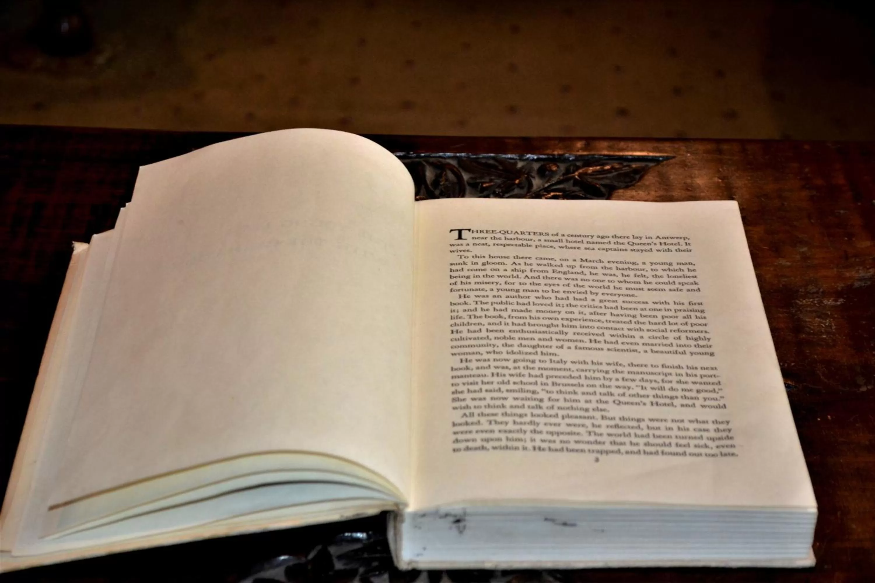 Library in Nazneen Group Of Houseboats