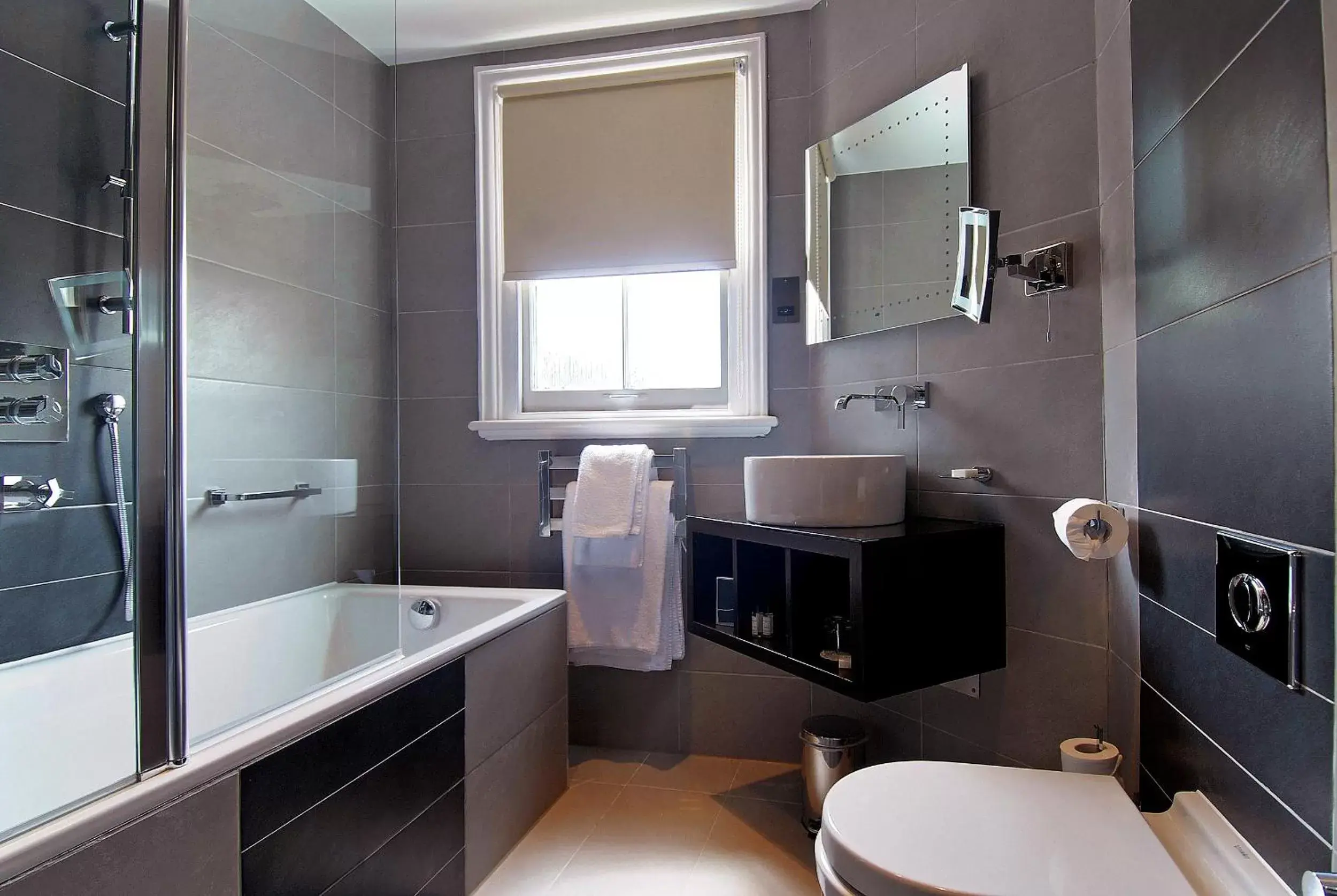 Bath, Bathroom in The Marble Arch Suites