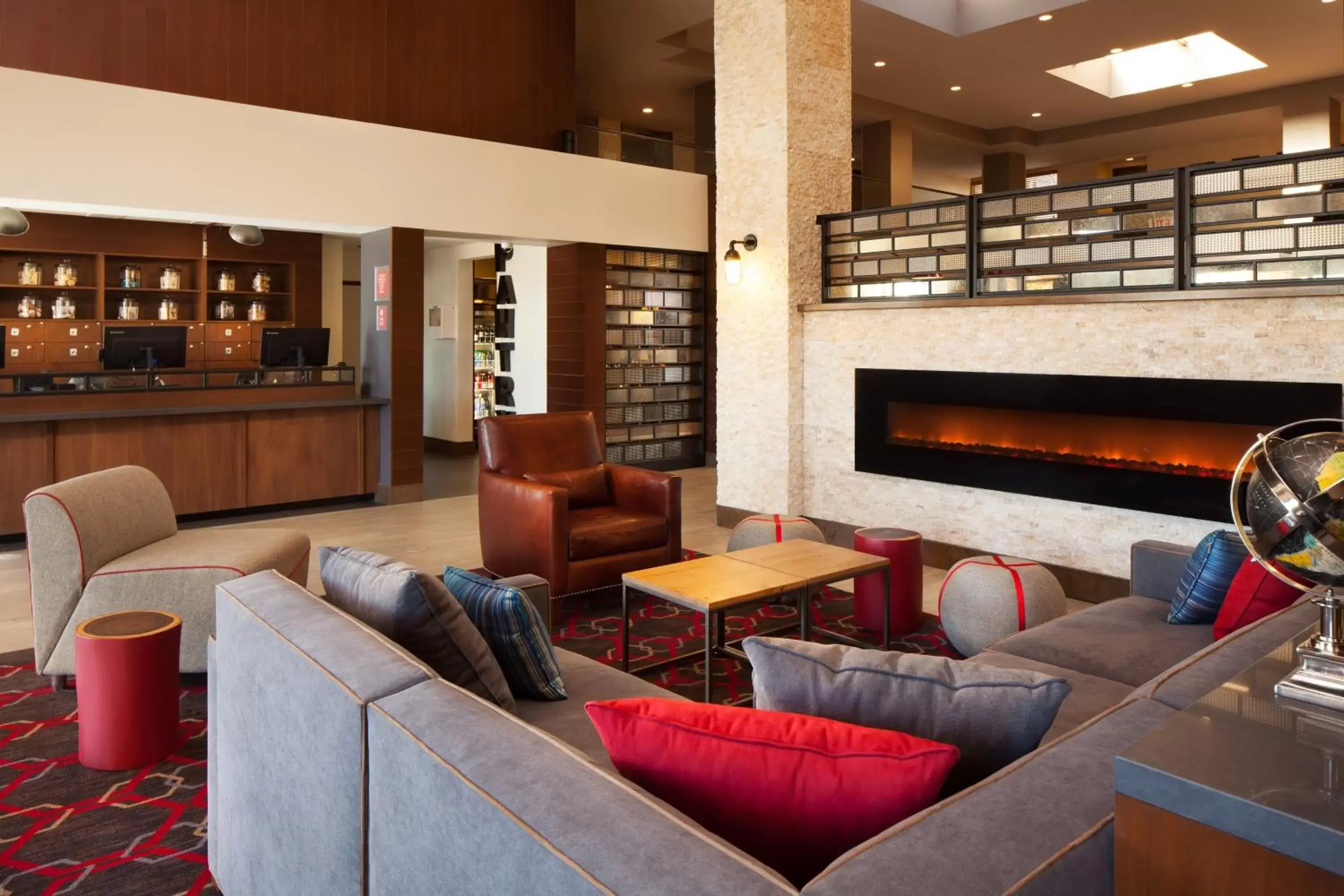 Lobby or reception, Lounge/Bar in Four Points by Sheraton San Diego - Sea World