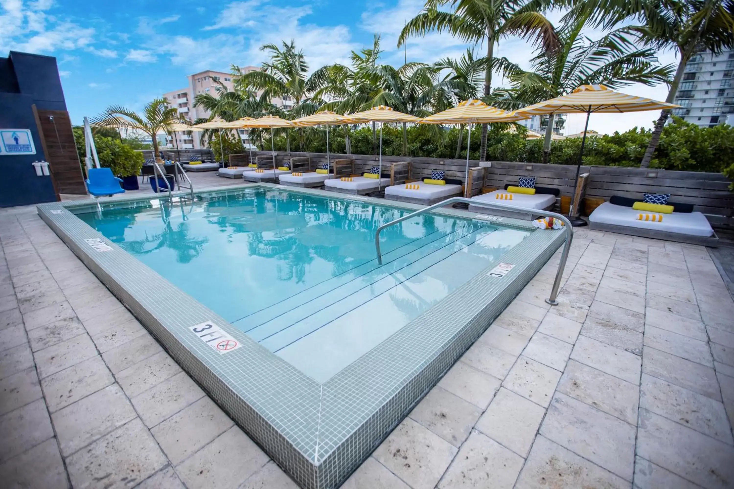 Swimming Pool in Catalina Hotel & Beach Club