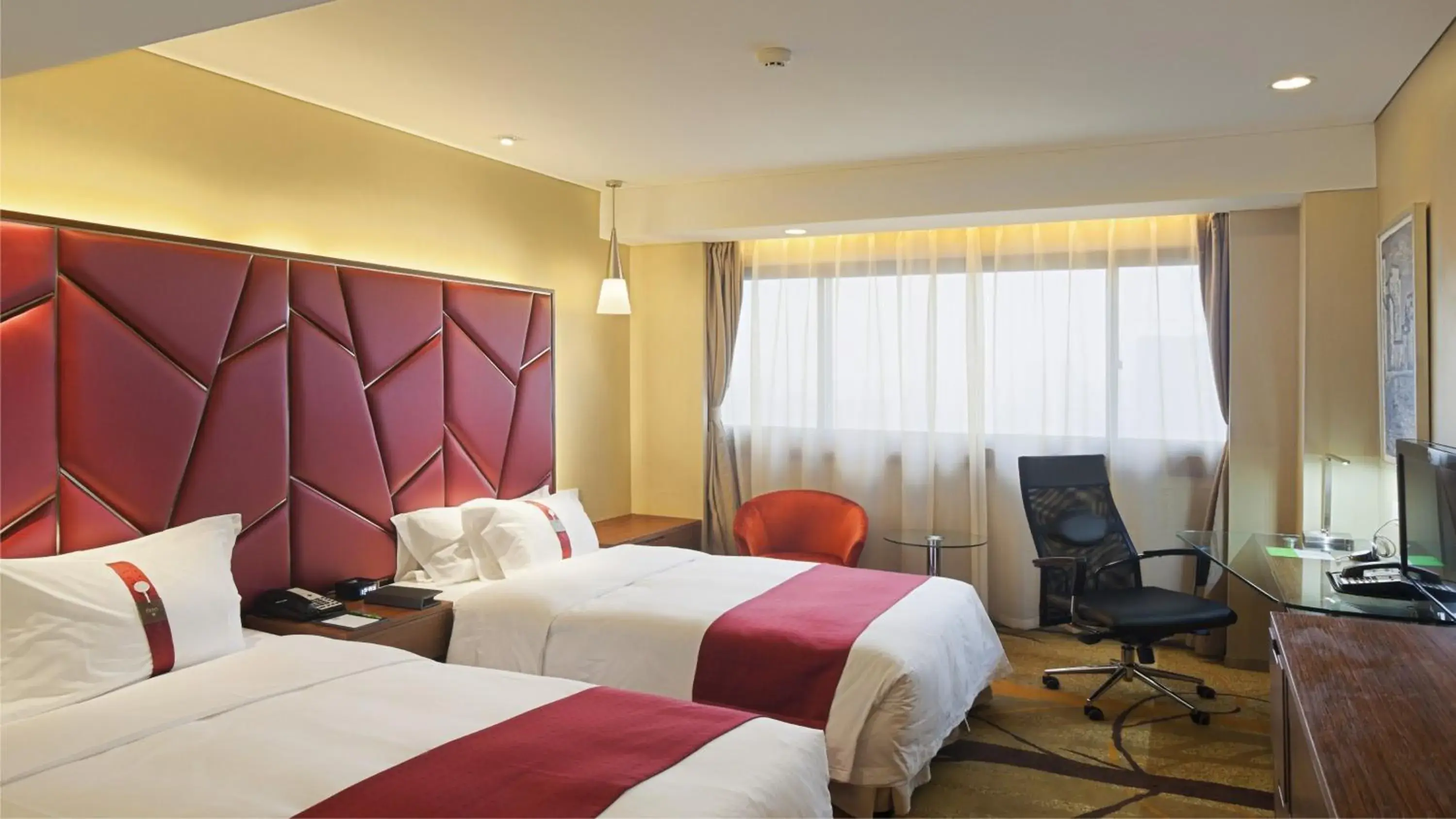 Photo of the whole room, Bed in Holiday Inn Hefei, an IHG Hotel
