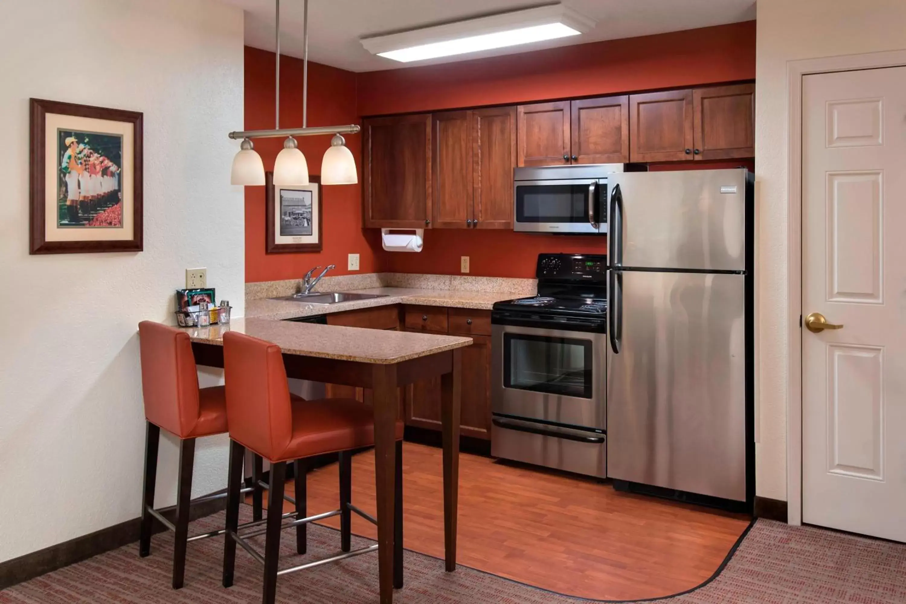 Bedroom, Kitchen/Kitchenette in Residence Inn by Marriott Saratoga Springs