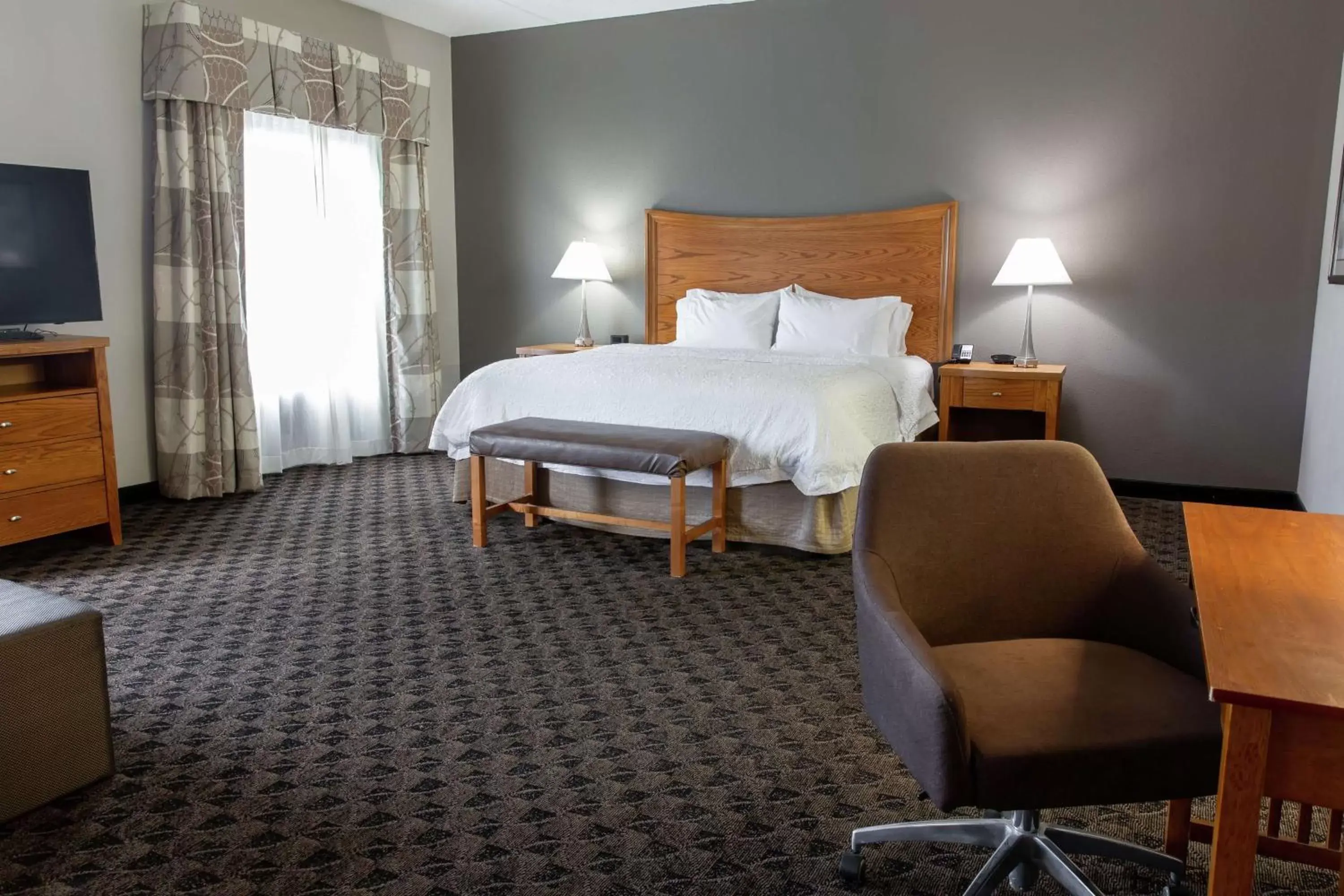 Bedroom, Bed in Hampton Inn & Suites Chesapeake-Square Mall