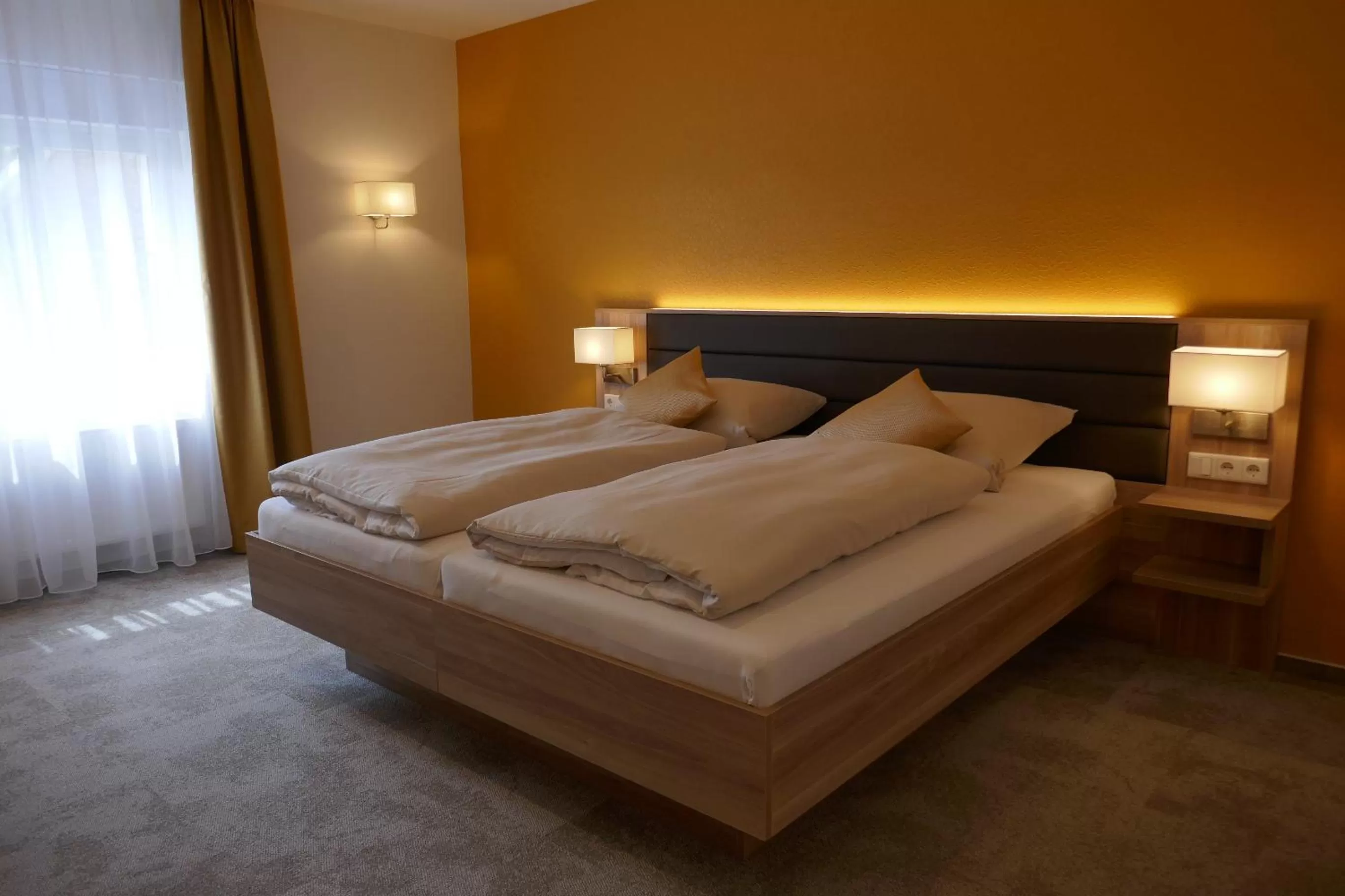 Photo of the whole room, Bed in Hotel van Lendt garni