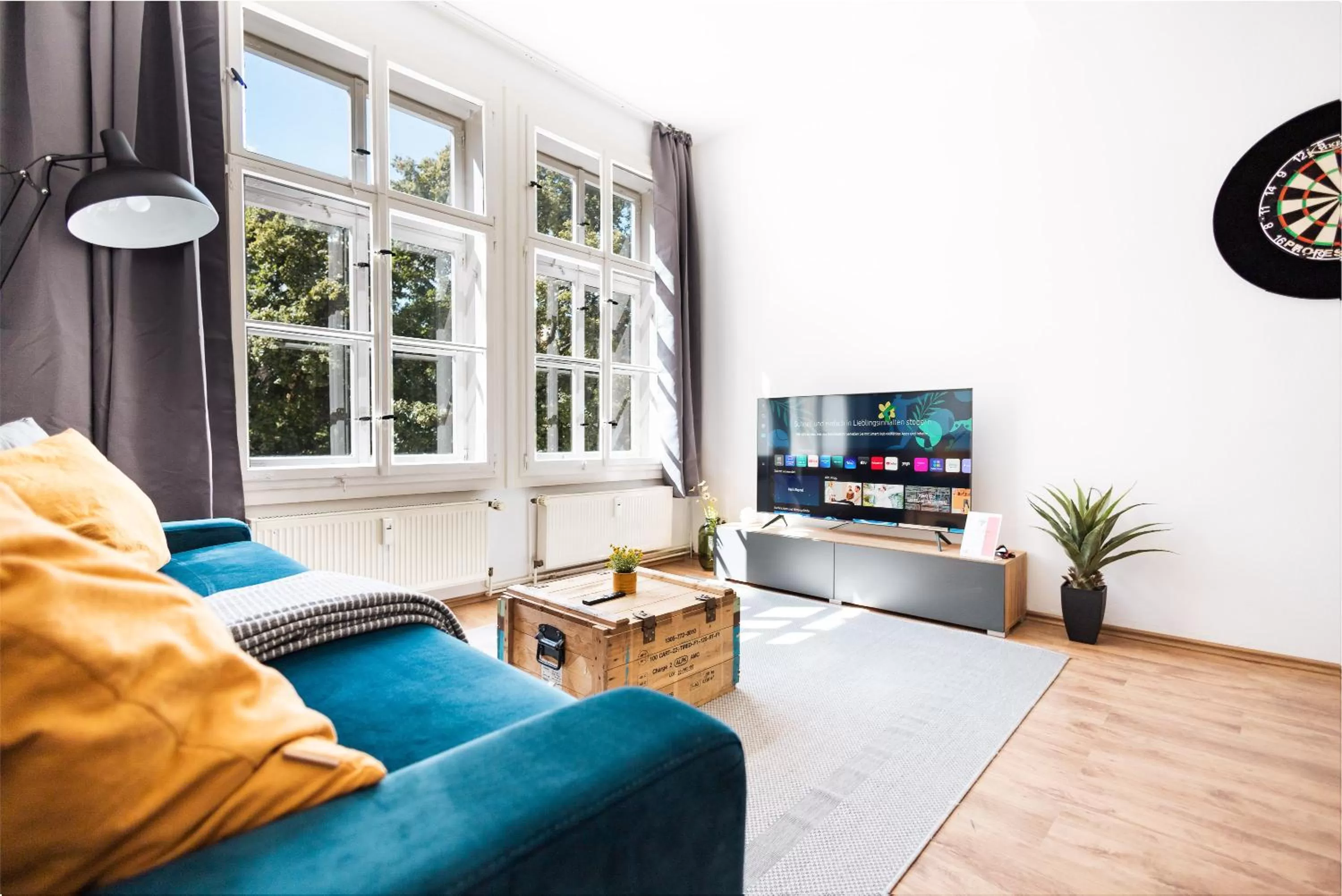 TV and multimedia in Apartments an der Oper - Innenstadt - Zentral - Küche - Wifi - Powered by Ko-Living