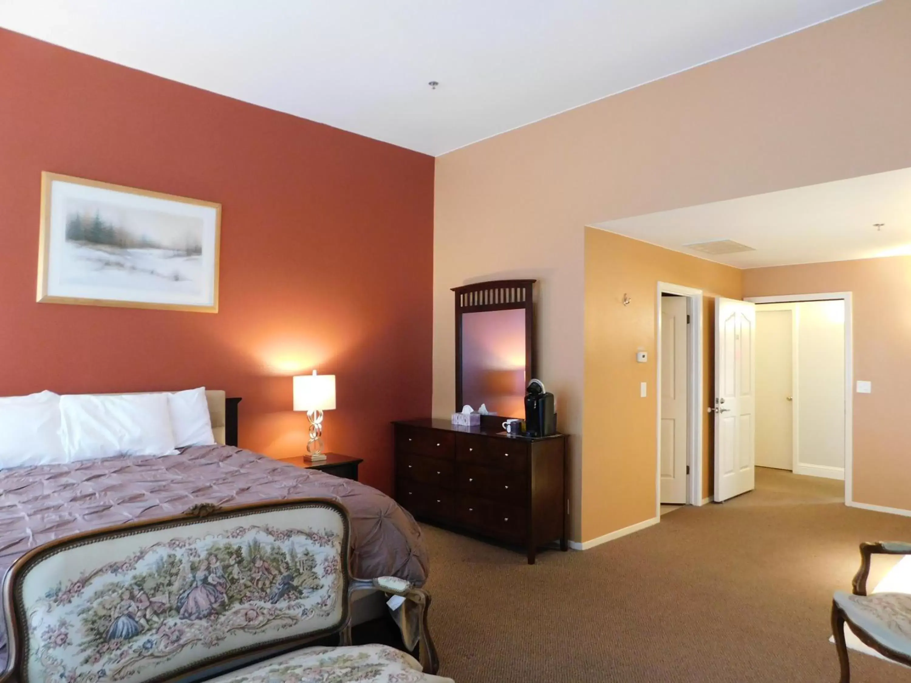 Standard Suite in Freeport Wine Country Inn Standard Suite in Freeport Wine Country Inn