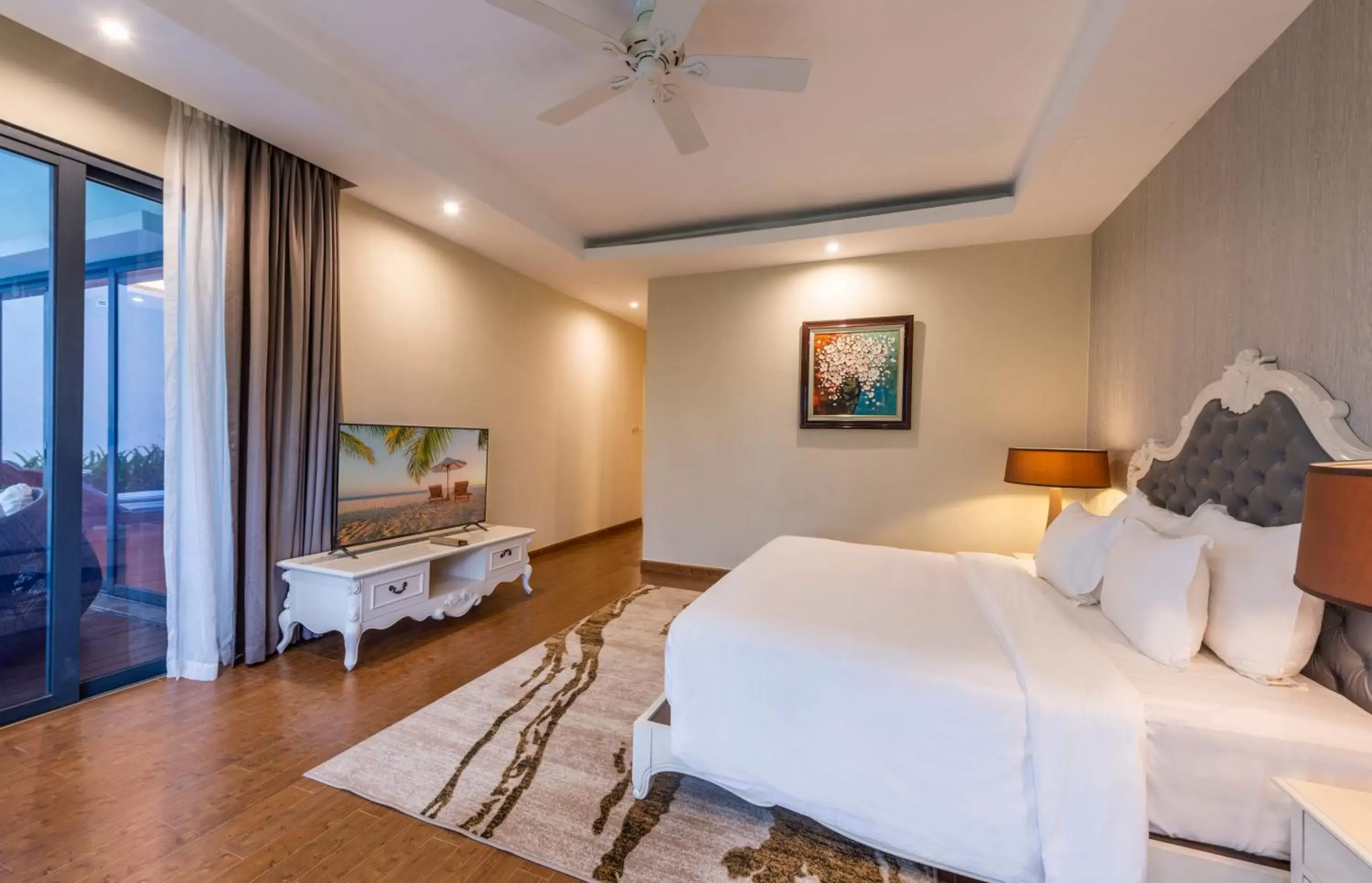 Bedroom, TV/Entertainment Center in Vinpearl Resort & Spa Nha Trang Bay
