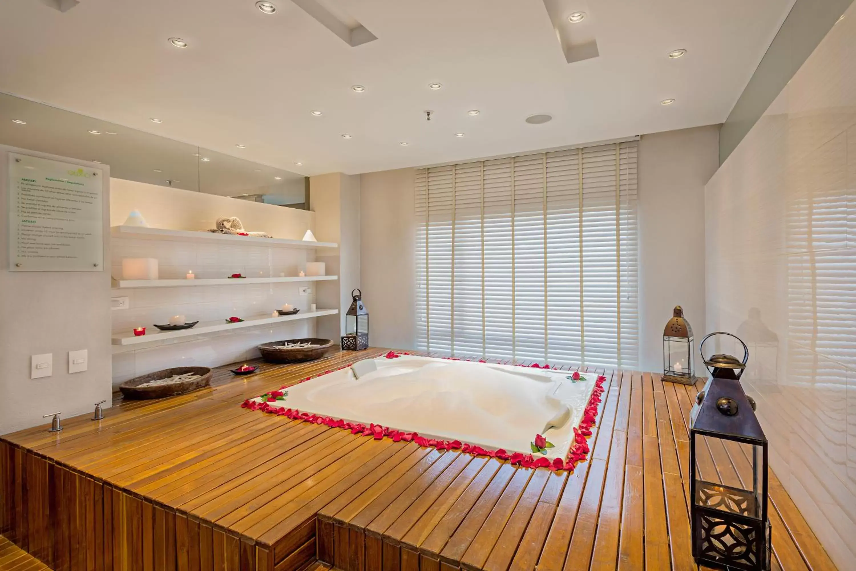 Spa and wellness centre/facilities in Casa Dann Carlton Hotel & SPA