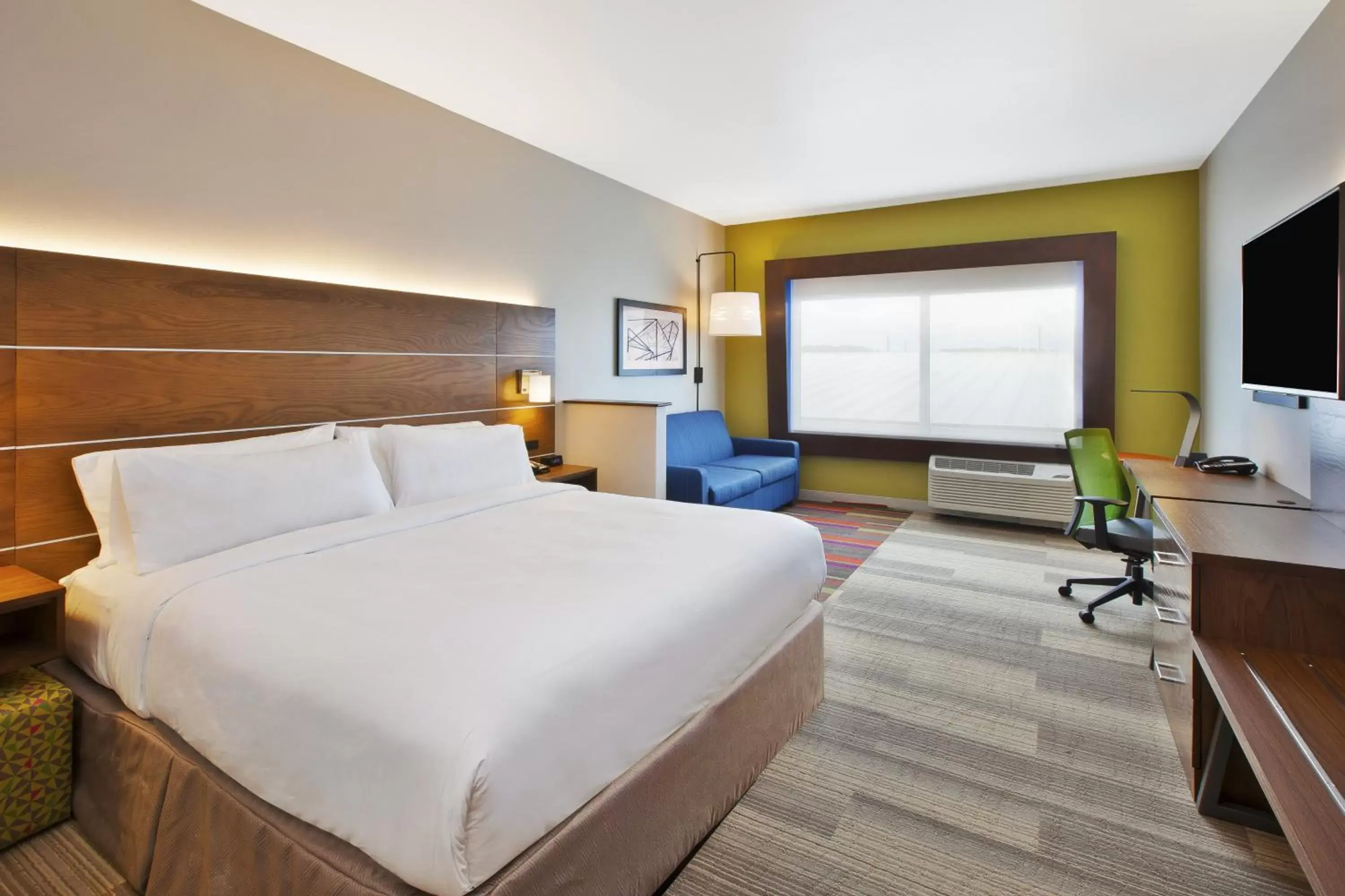 Photo of the whole room, Bed in Holiday Inn Express and Suites South Hill, an IHG Hotel