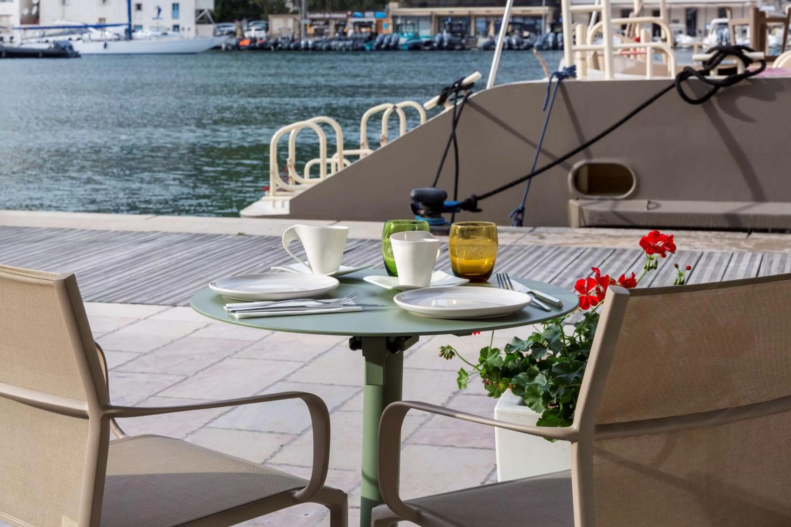 Lounge or bar in Best Western Hotel du Roy d'Aragon