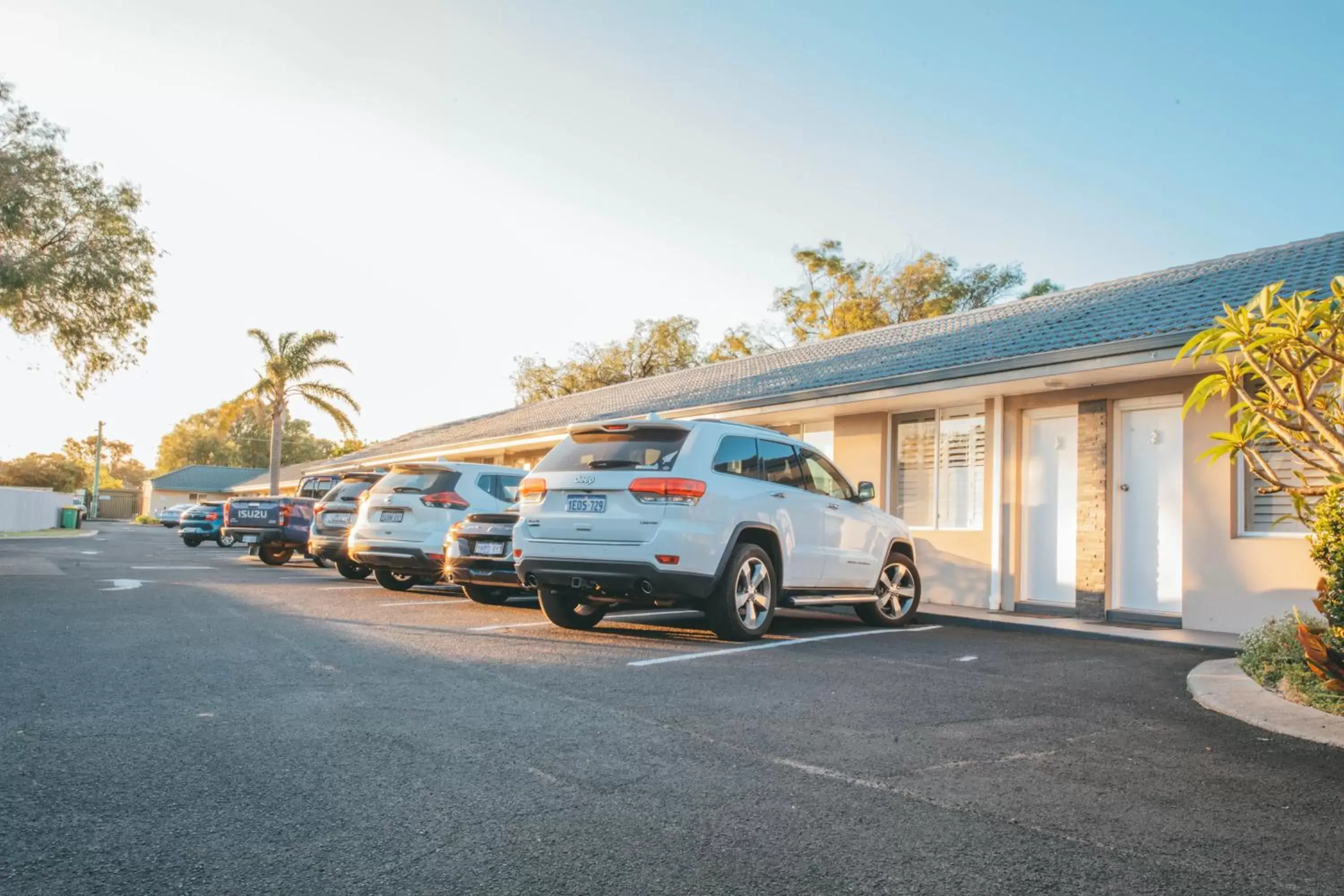 Parking, Property Building in Gale Street Motel & Villas