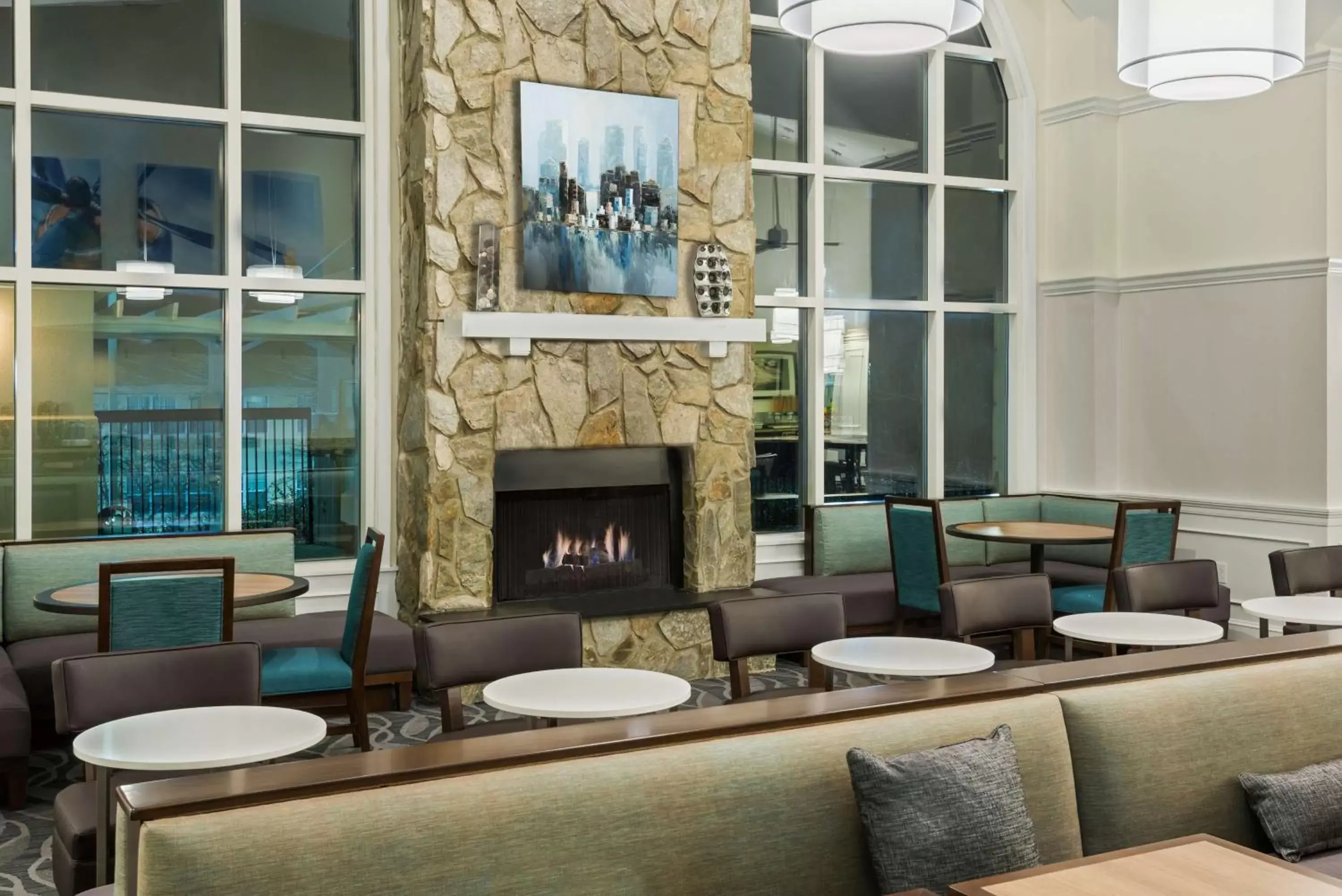 Breakfast, Lounge/Bar in Homewood Suites by Hilton Raleigh-Durham Airport at RTP