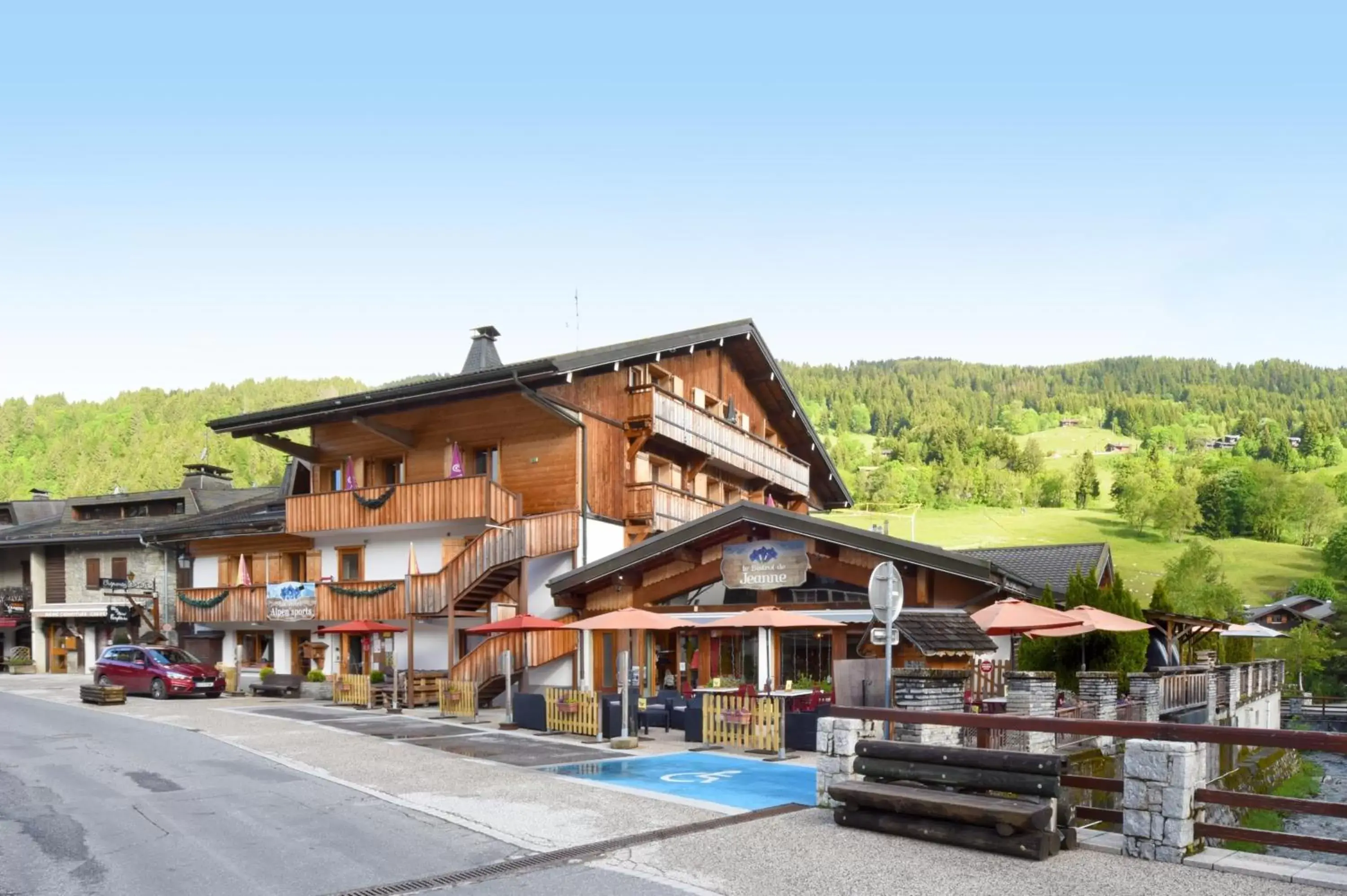 Property Building in Loc'Hotel Alpen Sports