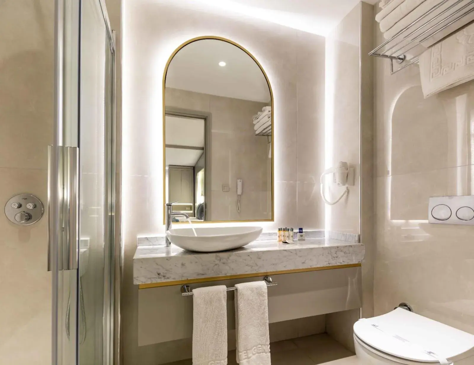 Bathroom in Hotel Genova