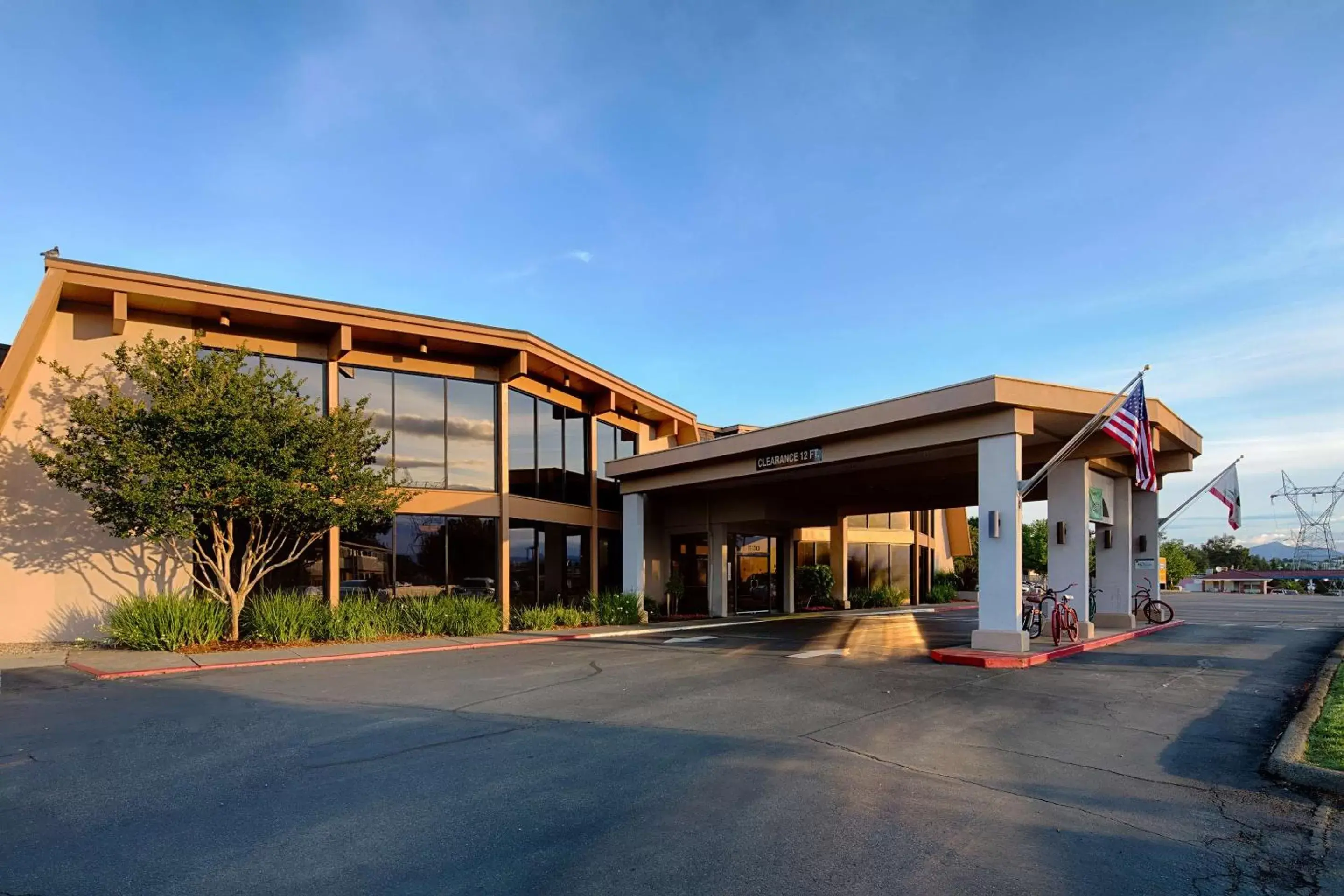 Property building in Red Lion Hotel Redding Property building in Red Lion Hotel Redding