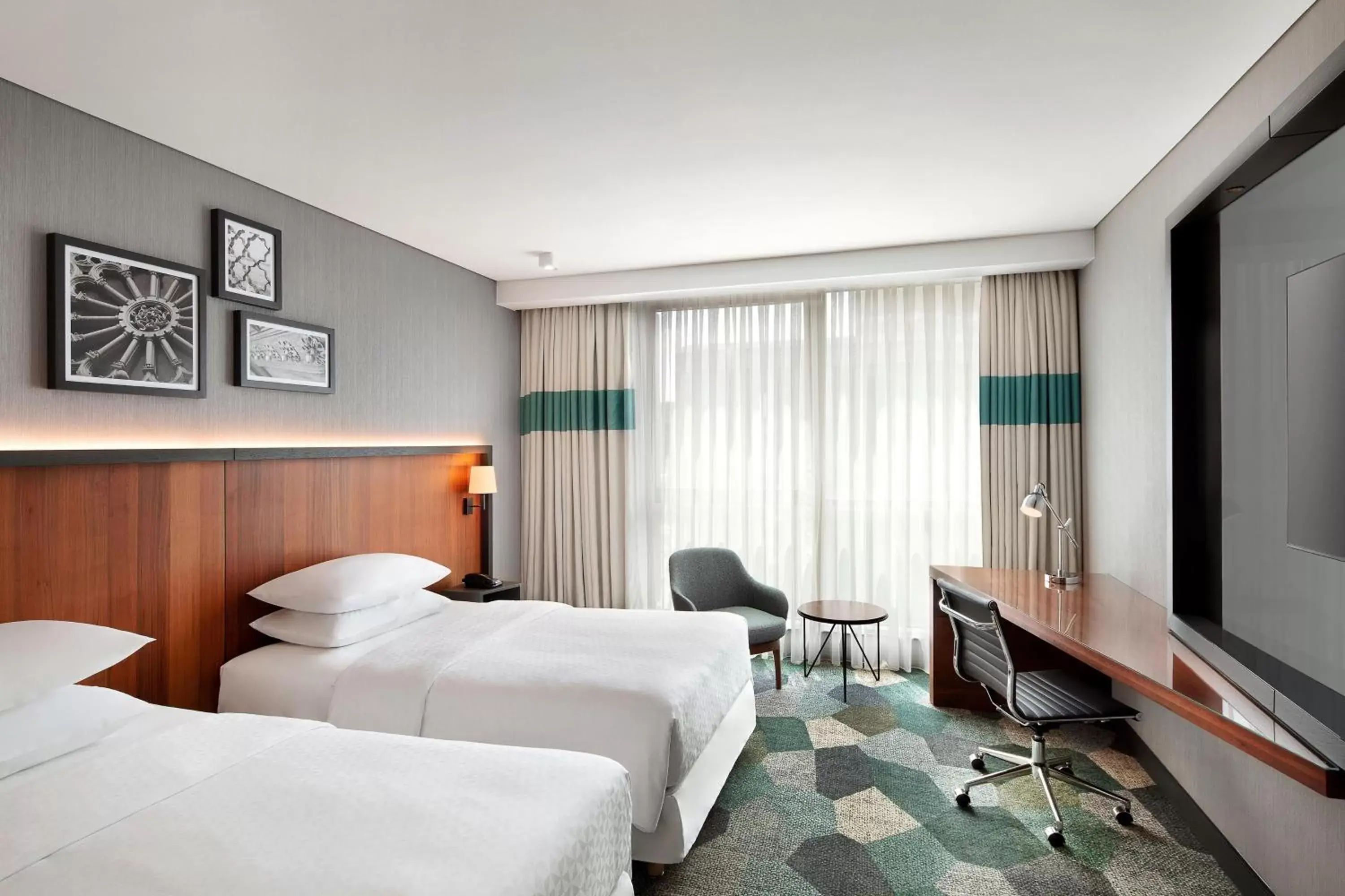 Photo of the whole room, Bed in Four Points by Sheraton Istanbul Kagithane