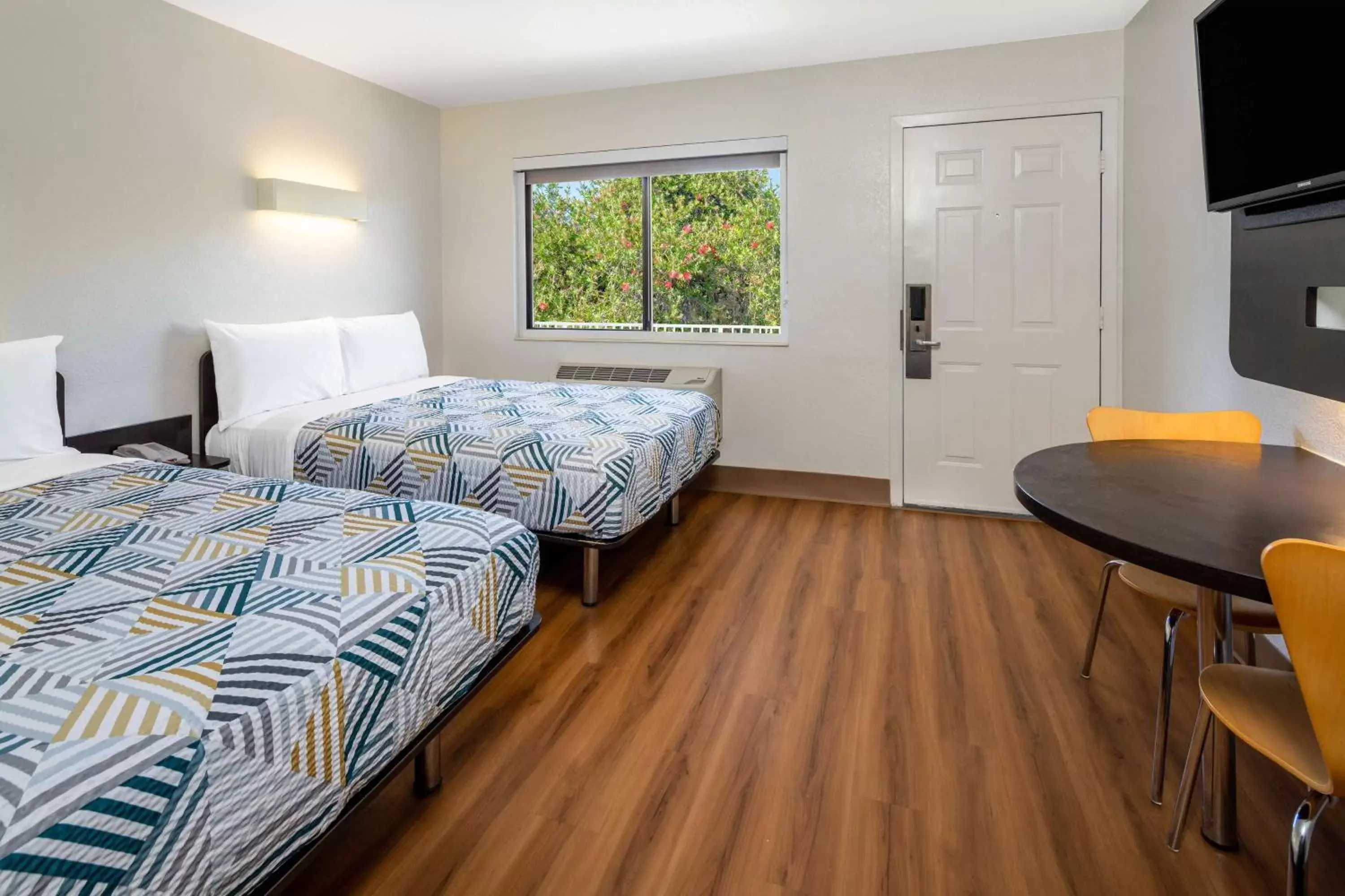 Photo of the whole room, Bed in Motel 6-Santa Barbara, CA - State Street