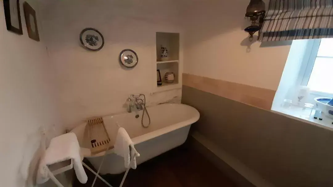Bathroom in Ty Gwyn Hotel