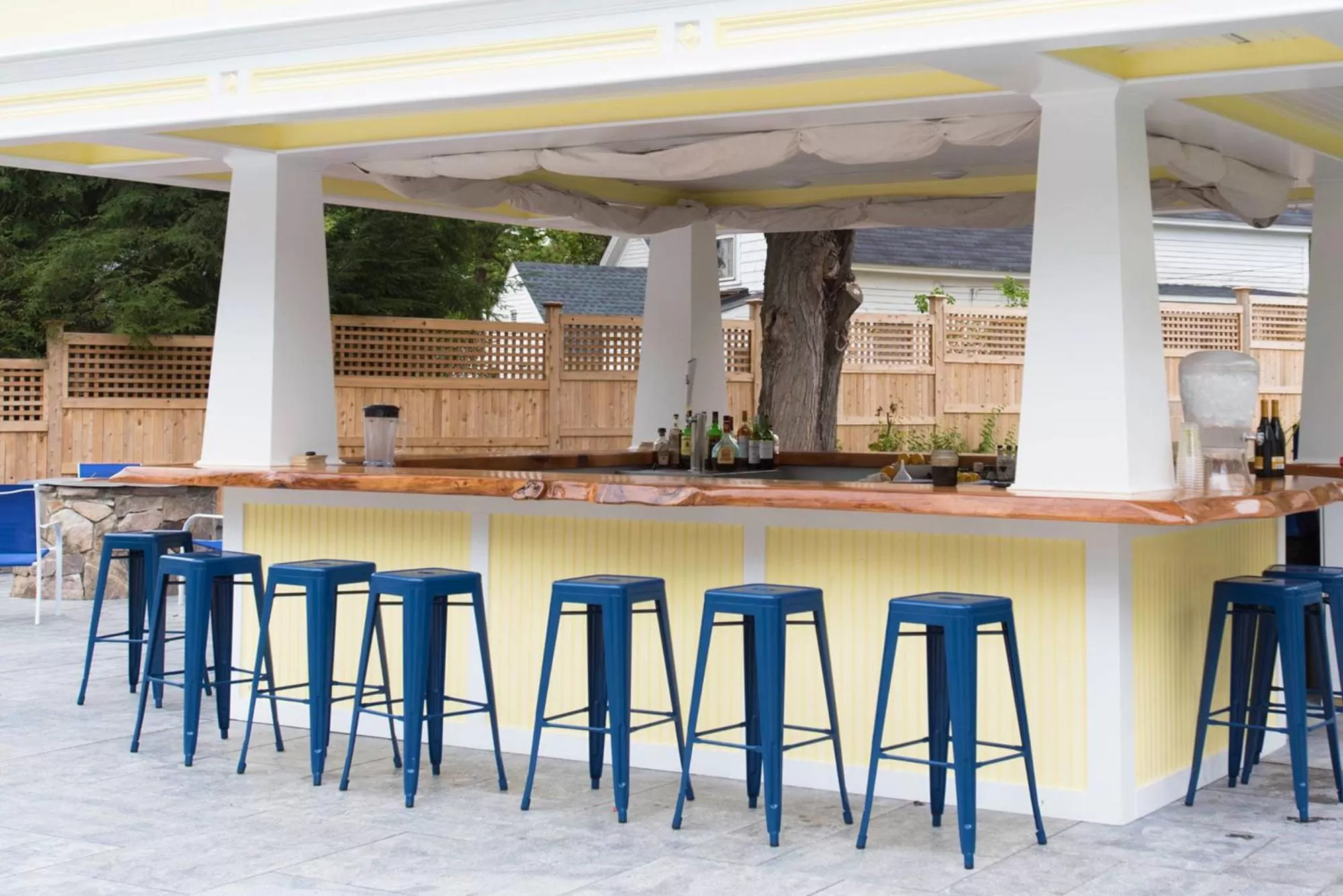 Restaurant/places to eat, Lounge/Bar in Admiral's Inn Resort