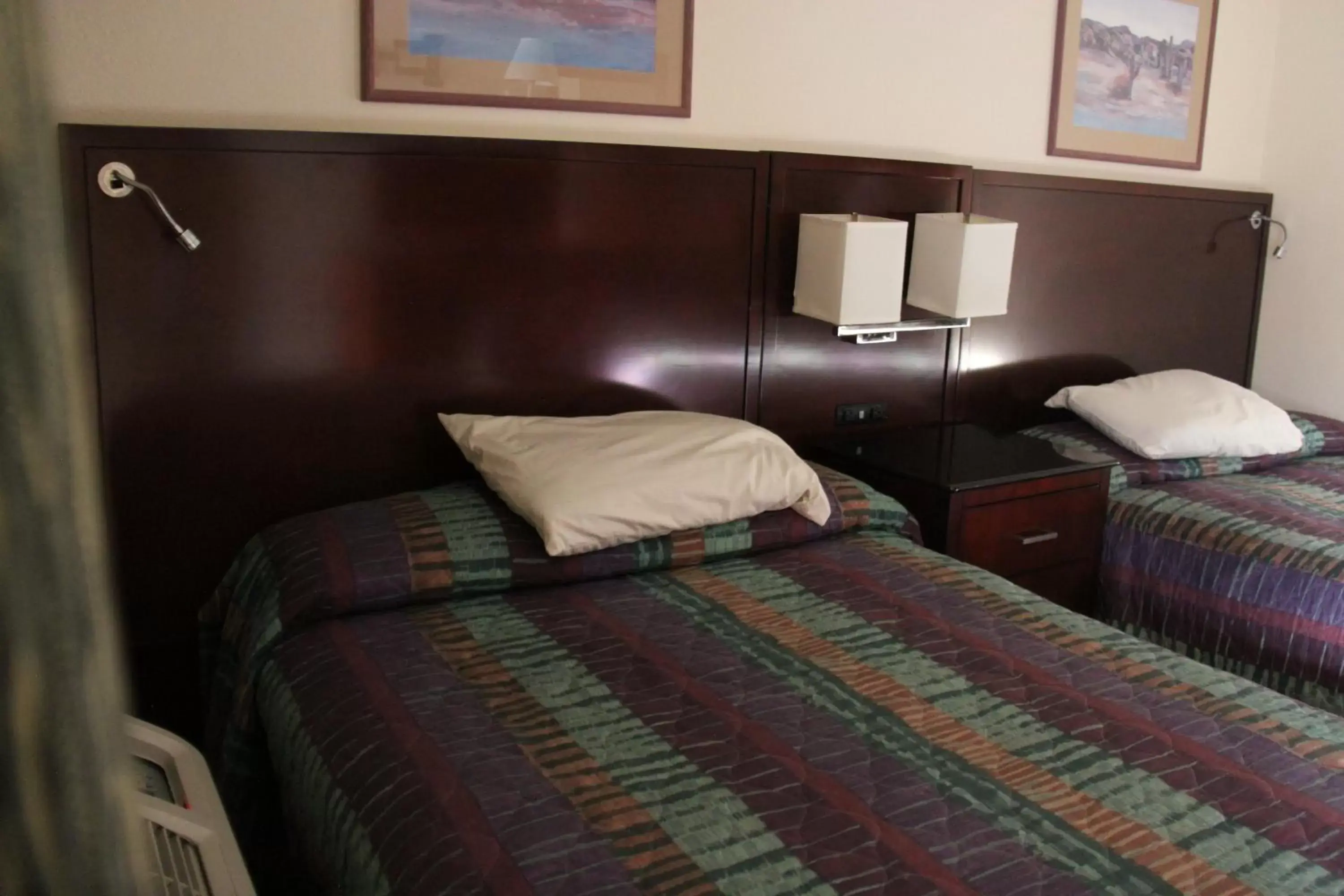 Bed in Economy Inn Safford