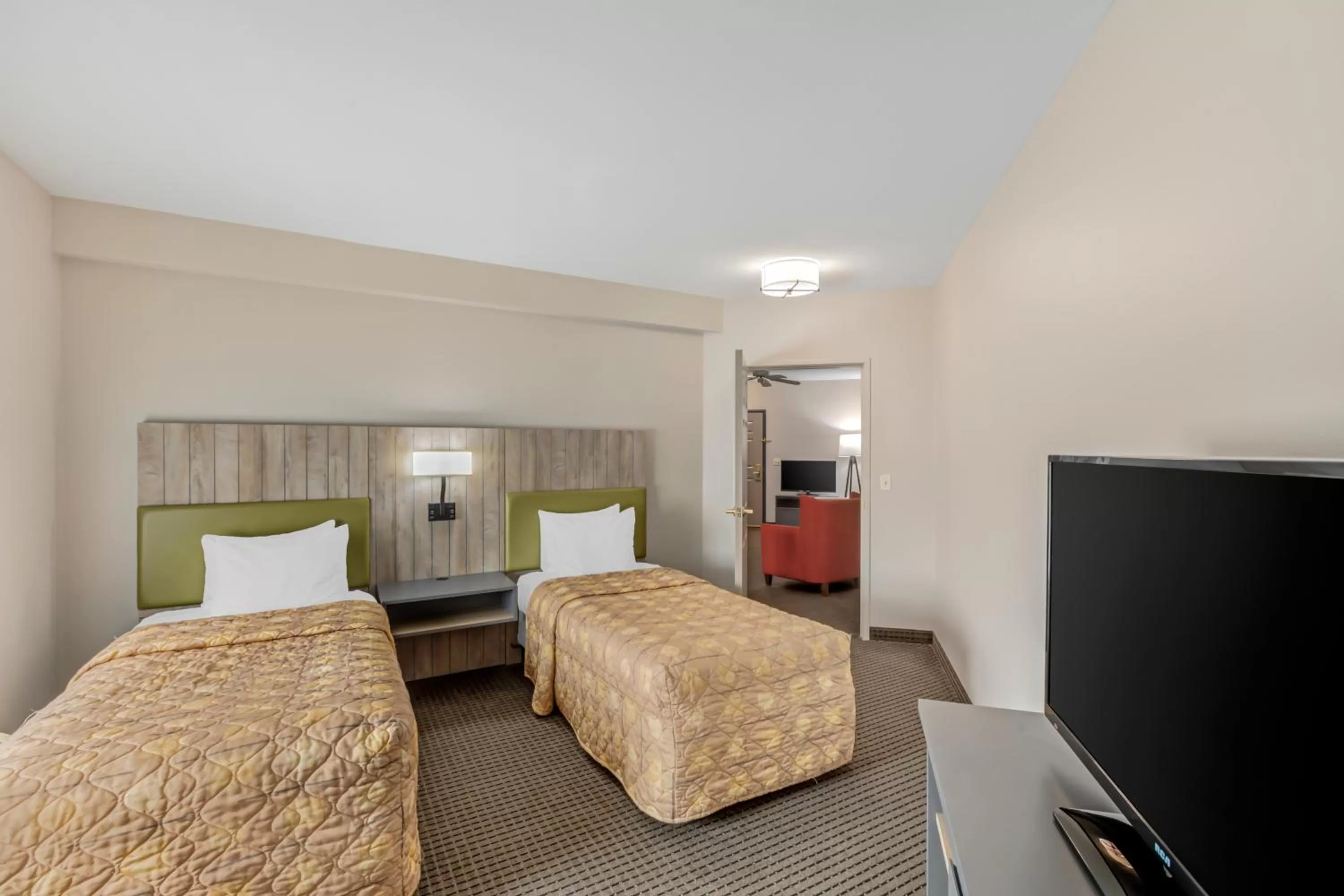 Bedroom, Bed in Country Inn & Suites by Radisson, Elk Grove Village-Itasca