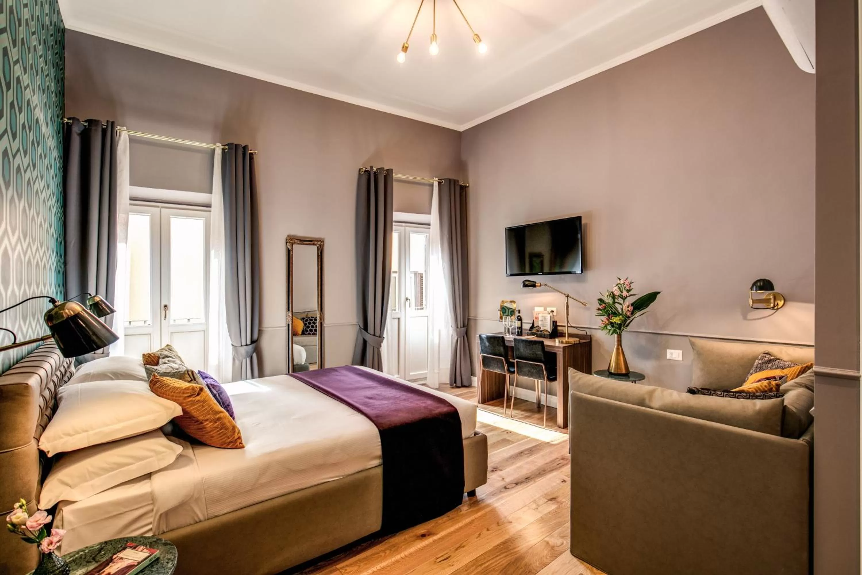 Bed in Tree Charme Parliament Boutique Hotel