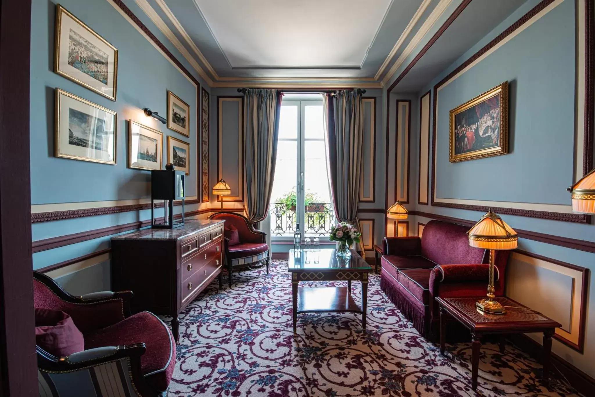 Photo of the whole room, Seating Area in InterContinental Bordeaux Le Grand Hotel, an IHG Hotel