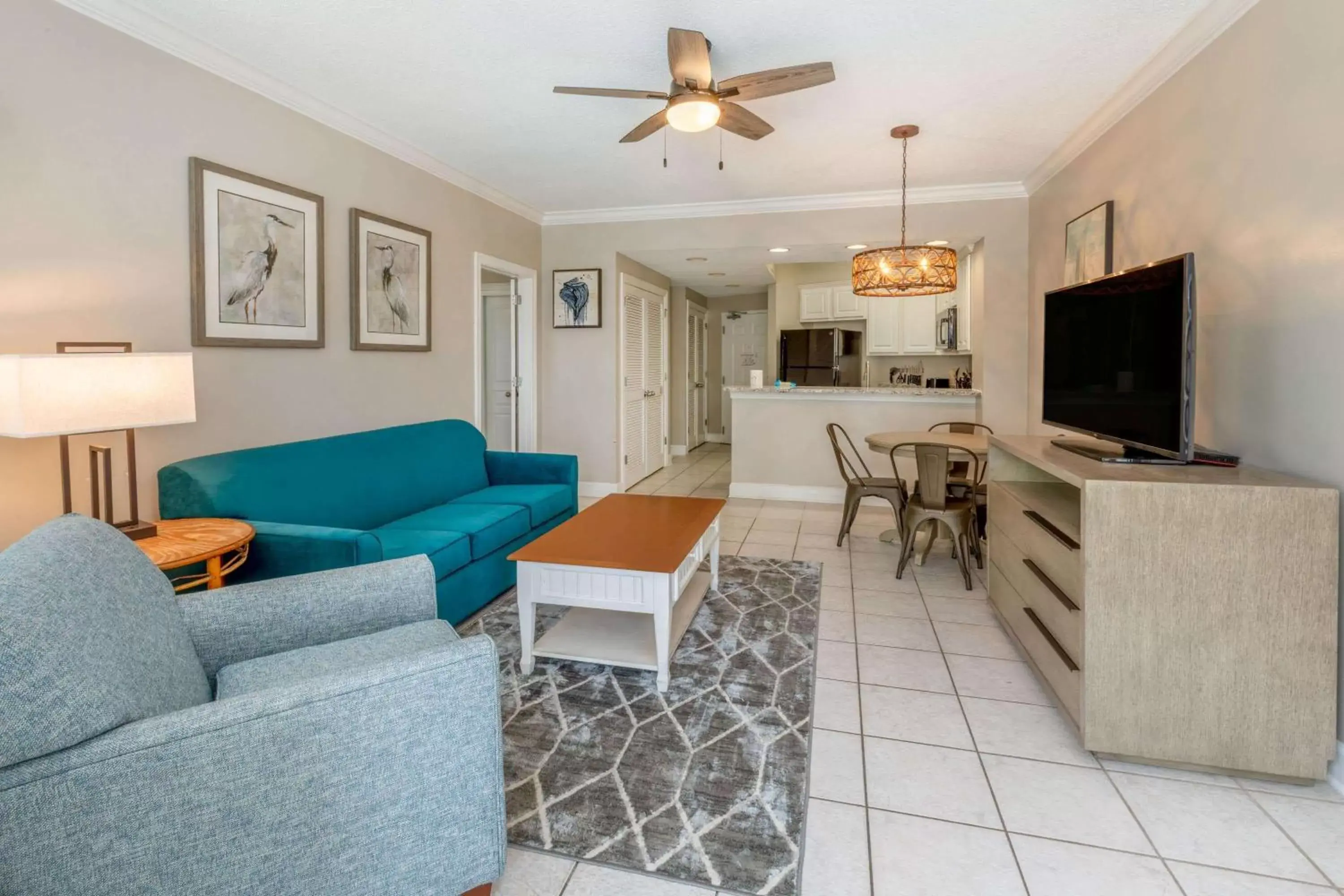 Living room, Seating Area in Palm Beach Resort Orange Beach a Ramada by Wyndham