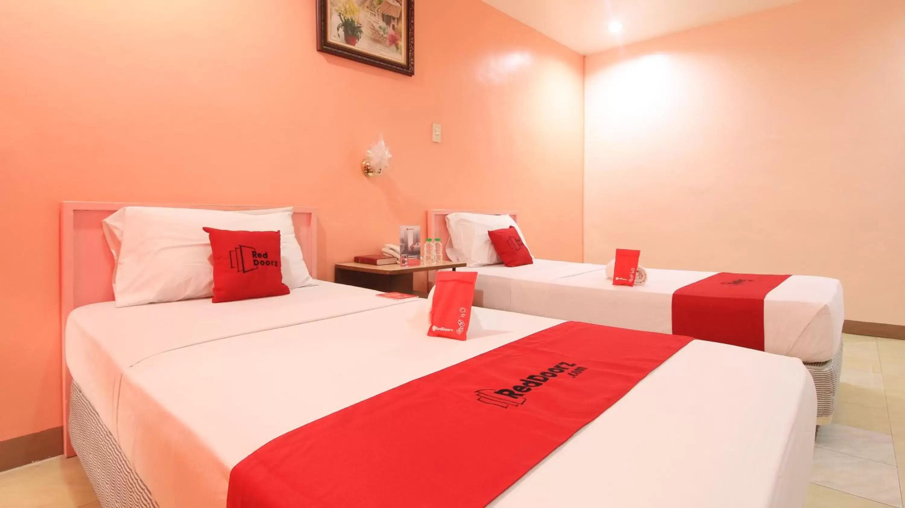 Photo of the whole room, Bed in RedDoorz Plus @ Chinatown Binondo