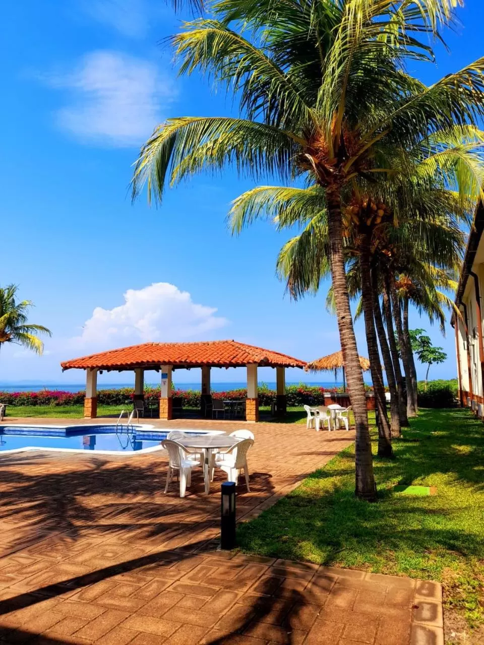 Swimming pool in Comfort Inn Real La Union