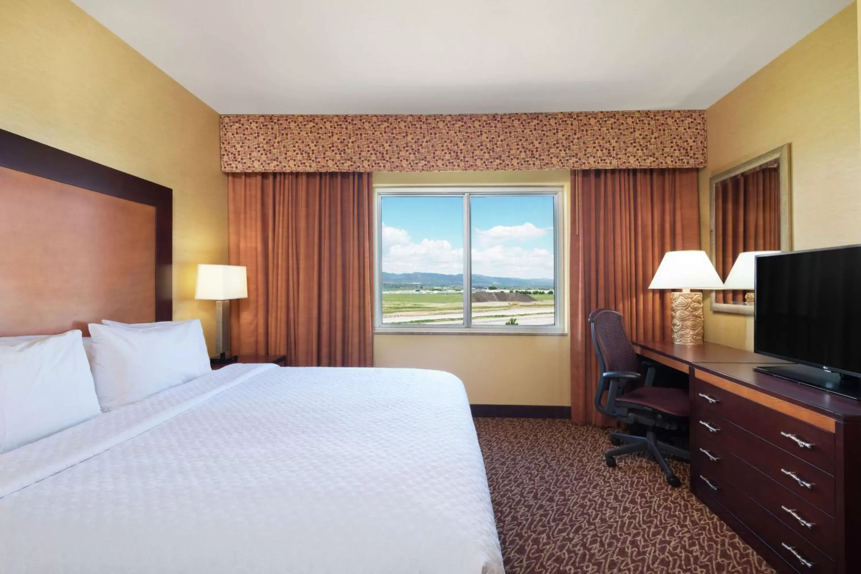 Bedroom, Bed in Embassy Suites Loveland Hotel, Spa & Conference Center