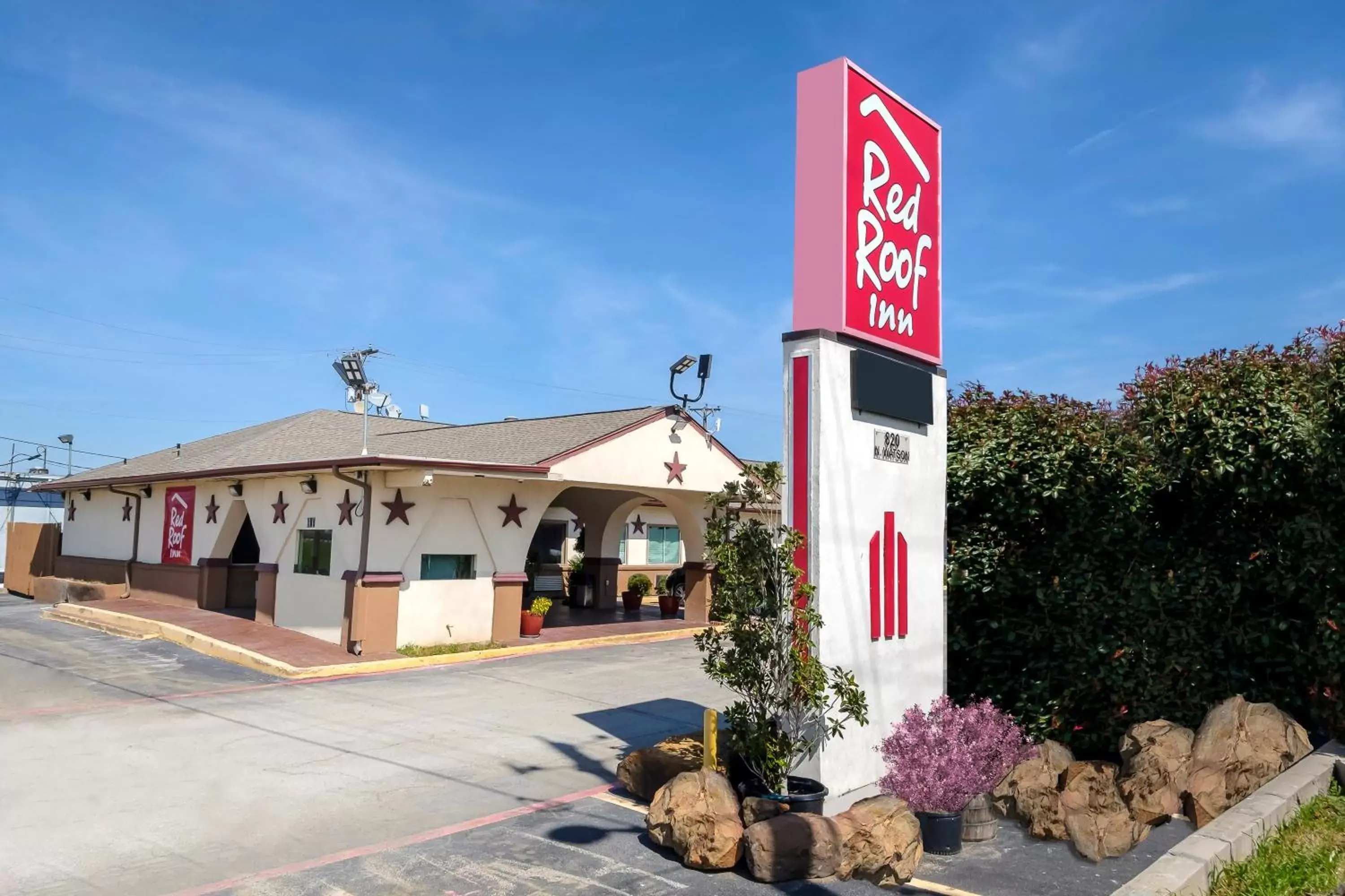 Property building, Facade/Entrance in Red Roof Inn Arlington - Entertainment District