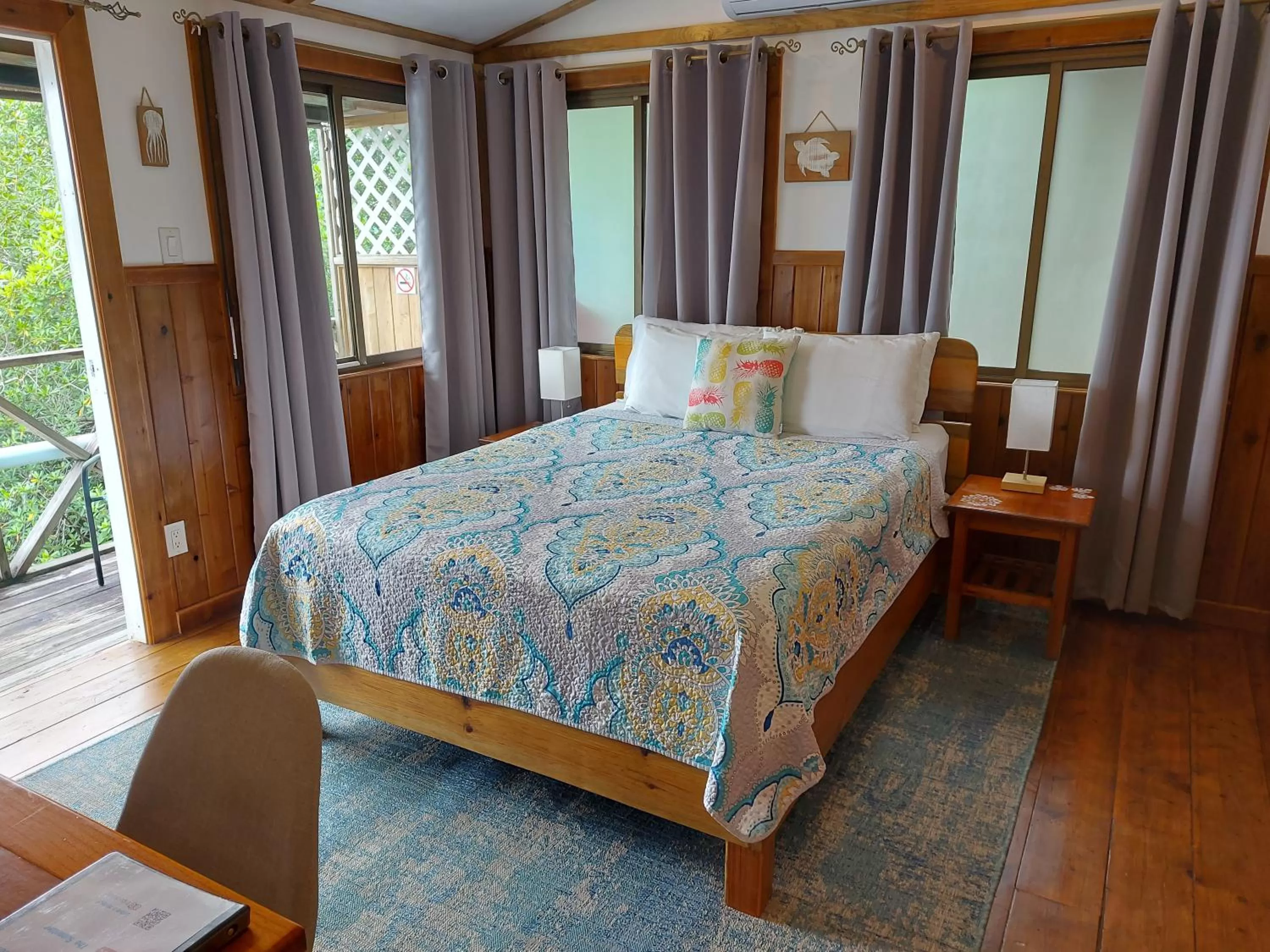 Bed in The Sunsetter Bed & Breakfast