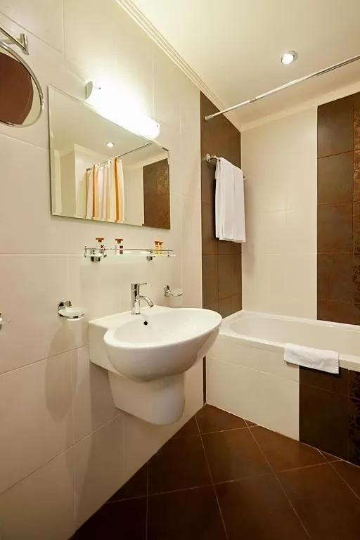 Bathroom in Penelopa Palace Apart Hotel & SPA