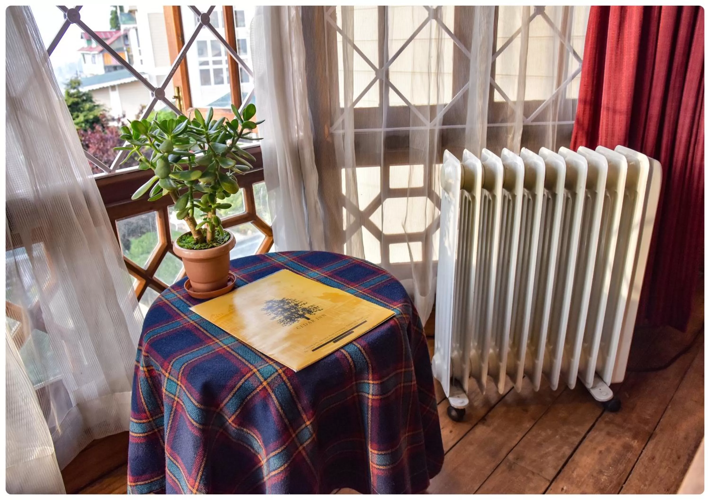 internet, Seating Area in Cedar Inn