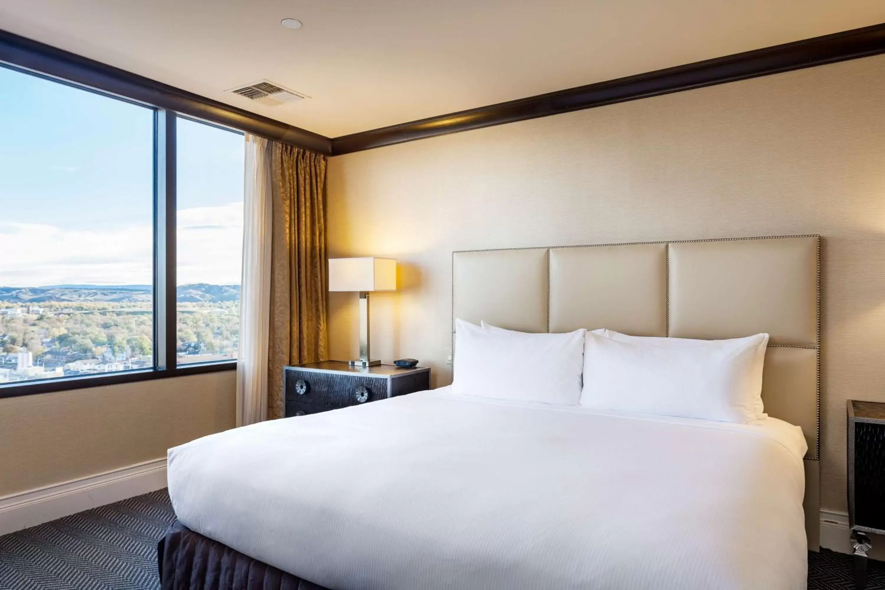 King Room in Doubletree By Hilton Billings King Room in Doubletree By Hilton Billings