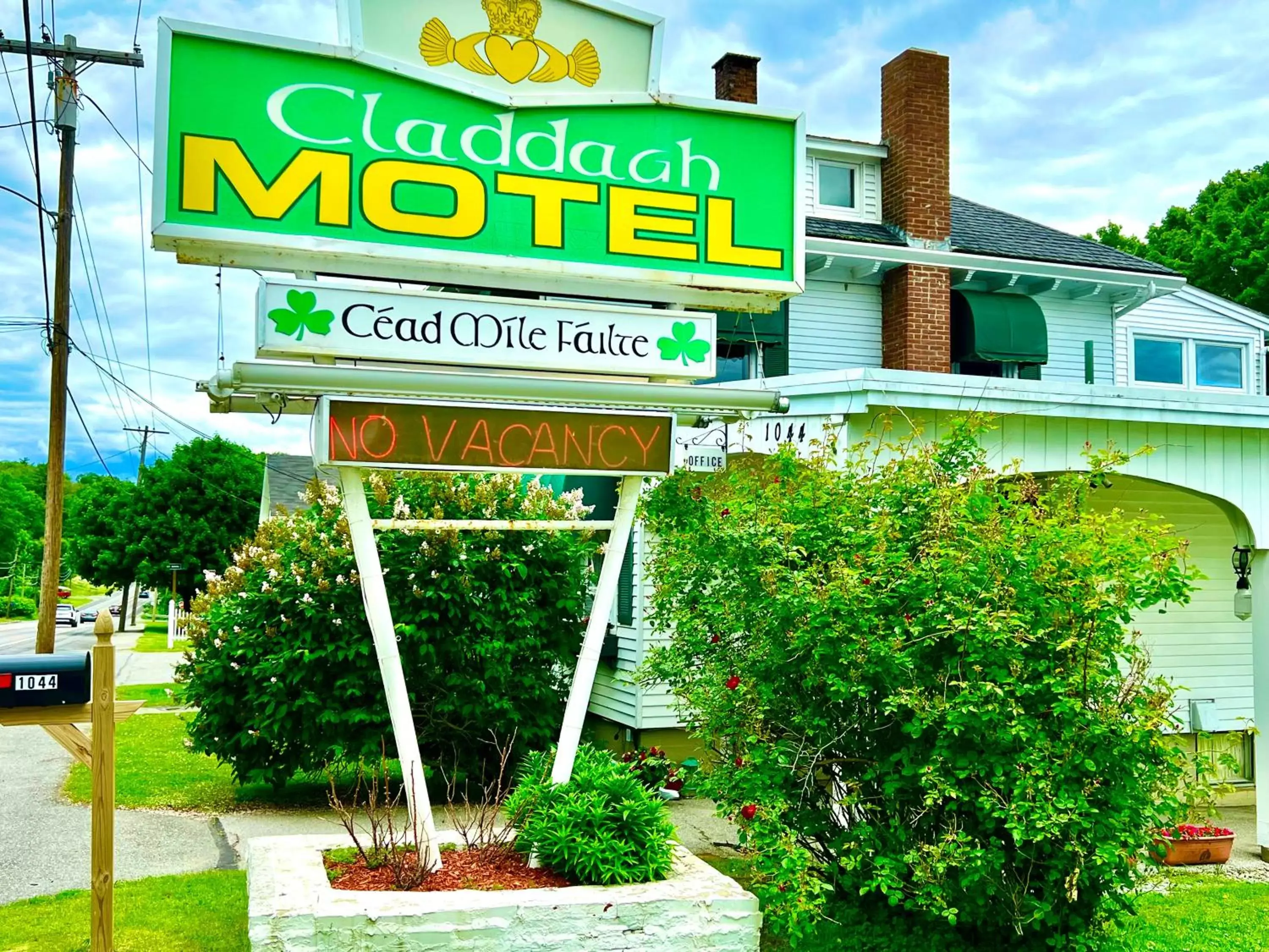 Property Building in Claddagh Motel & Suites
