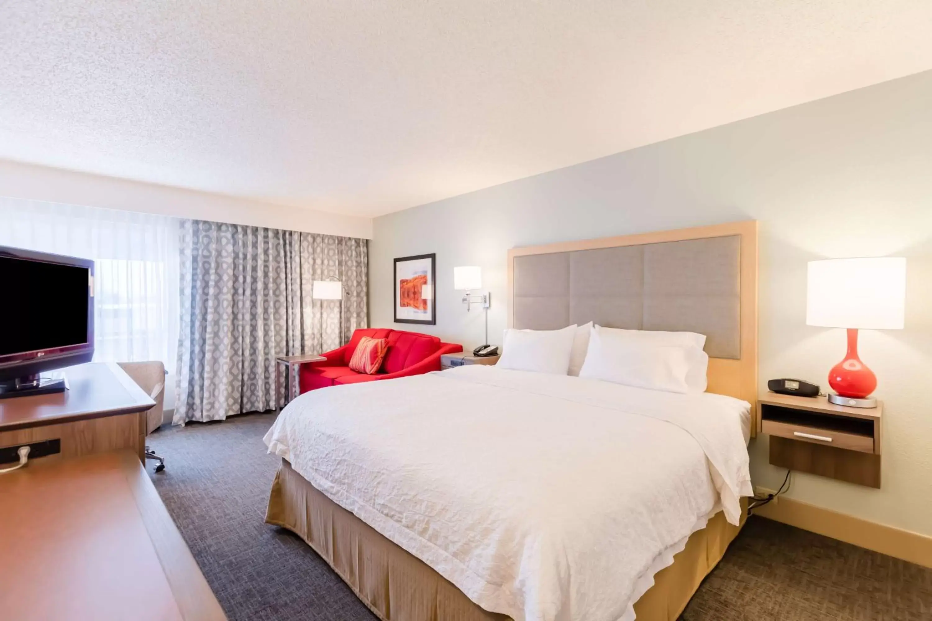 Bedroom, Bed in Hampton Inn Rochester