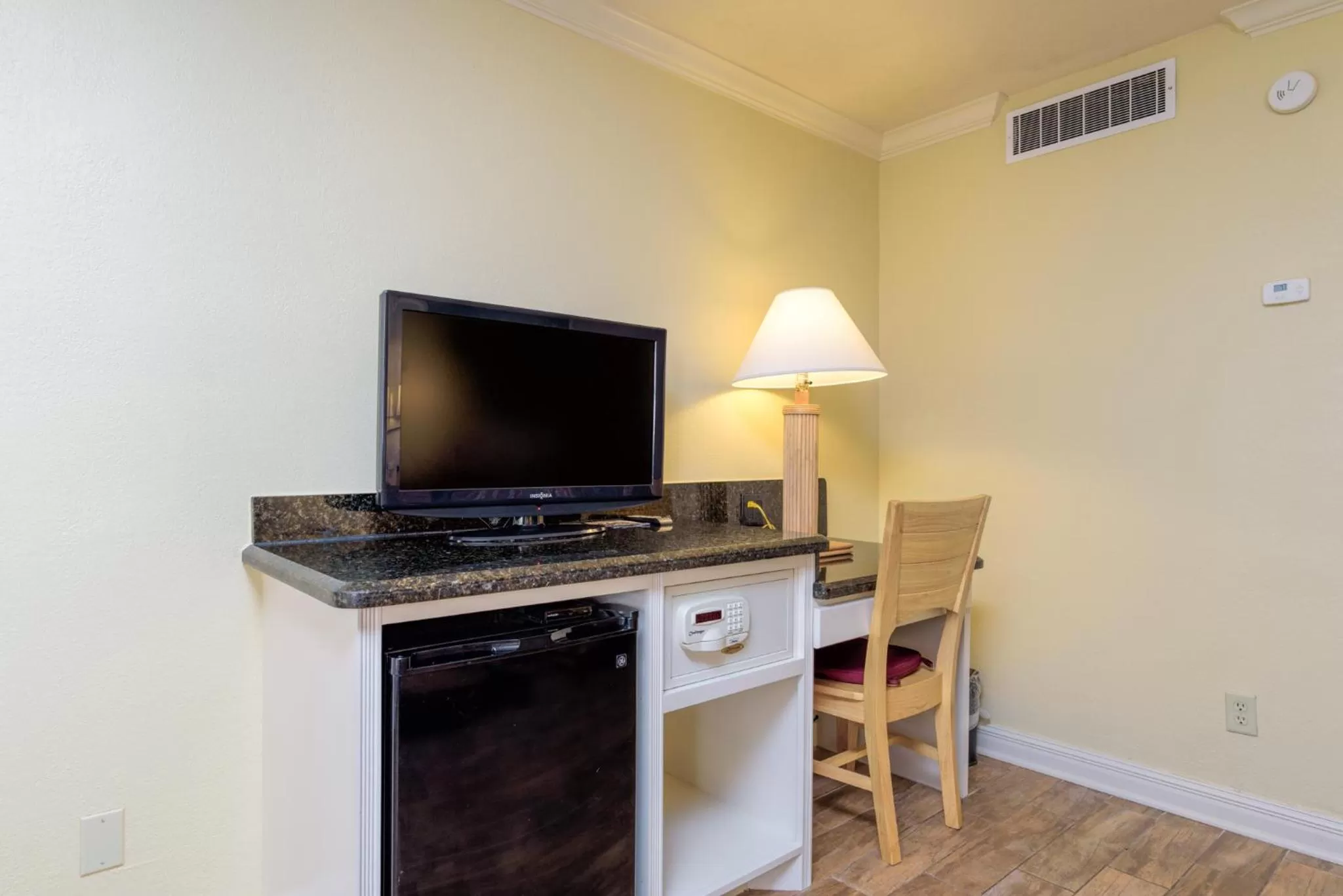 TV and multimedia in Isla Grand Beach Resort