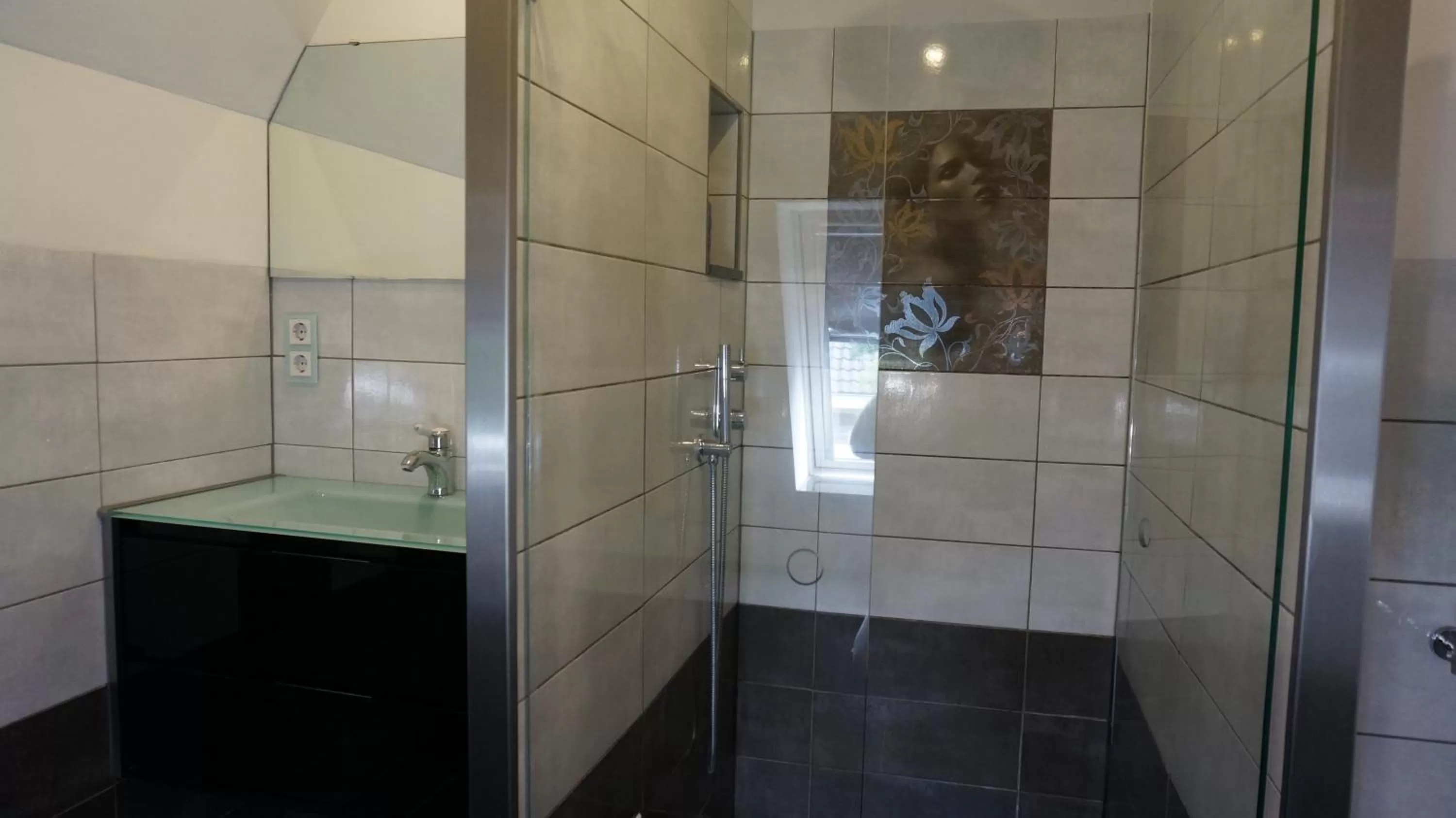 Shower, Bathroom in Xaviera's Bed and Breakfast