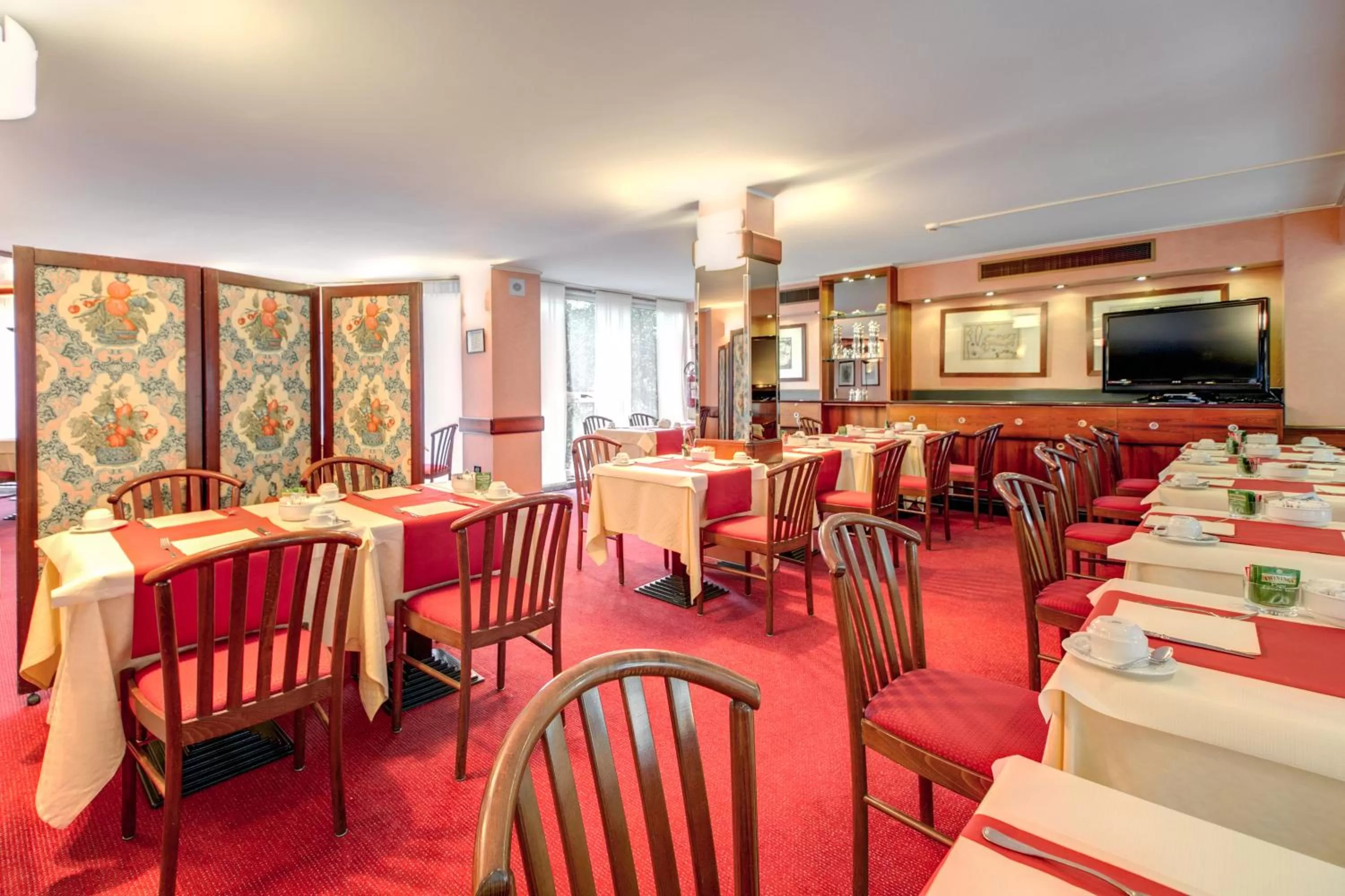 Restaurant/places to eat in Hotel Galileo