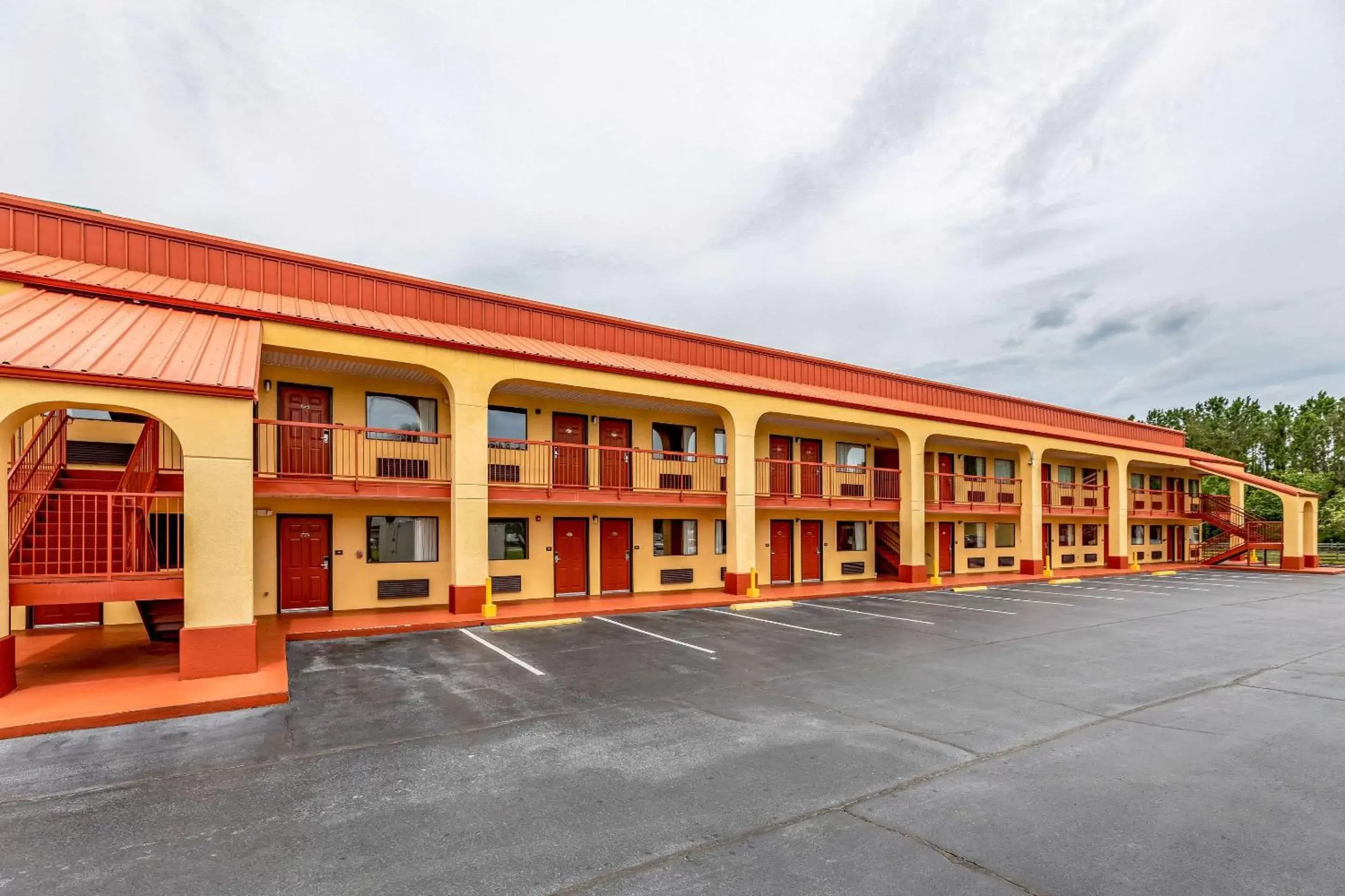 Property Building in Econo Lodge Cumberland