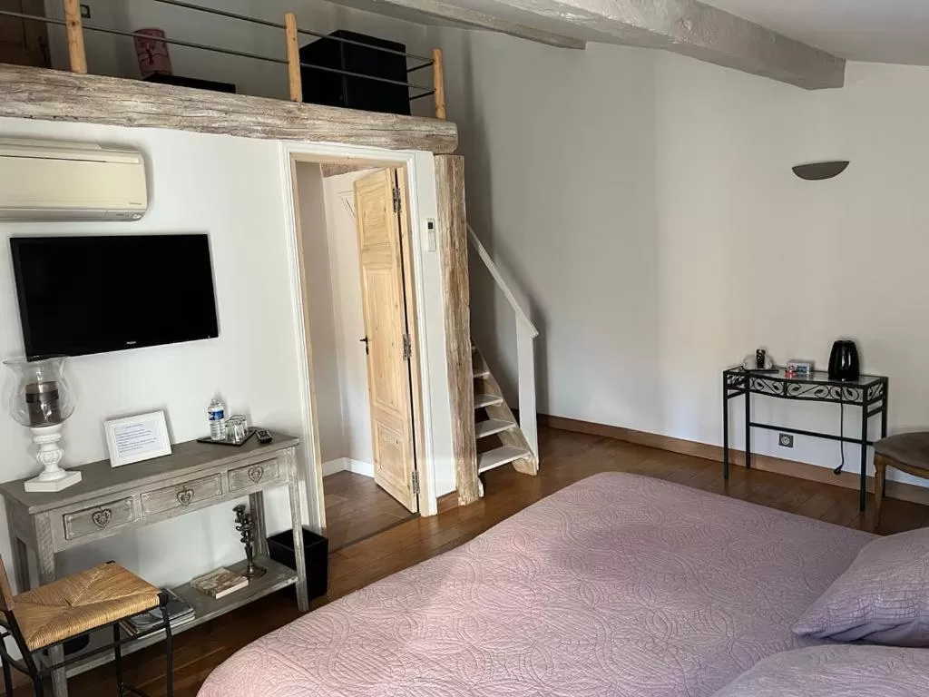 Bedroom, Bed in Chambres d'Hôtes Mado et Lulu